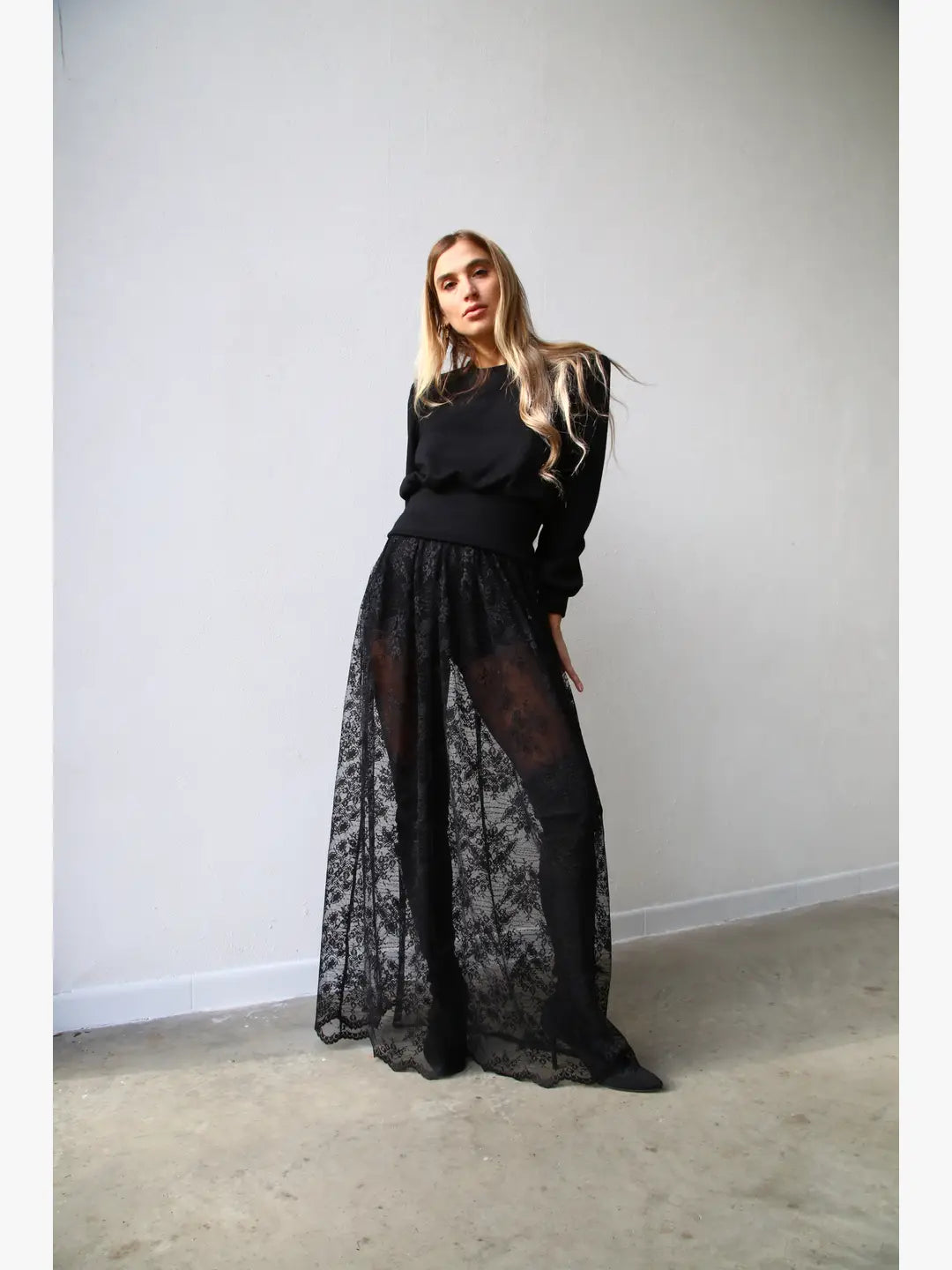 W5065 GONNA LUNGA AMPIA PIZZO NERO