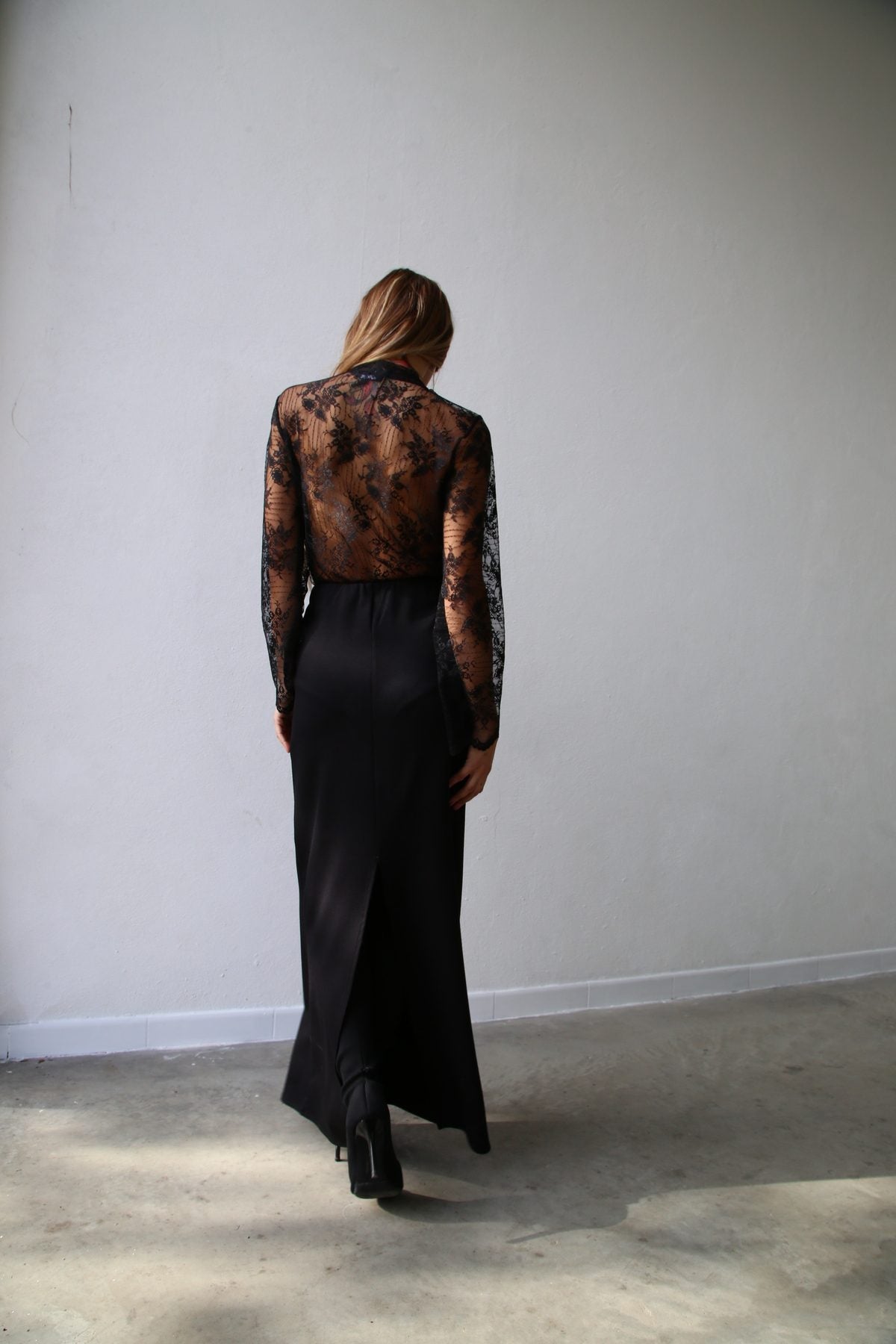 W5064 Column crepe maxi skirt black