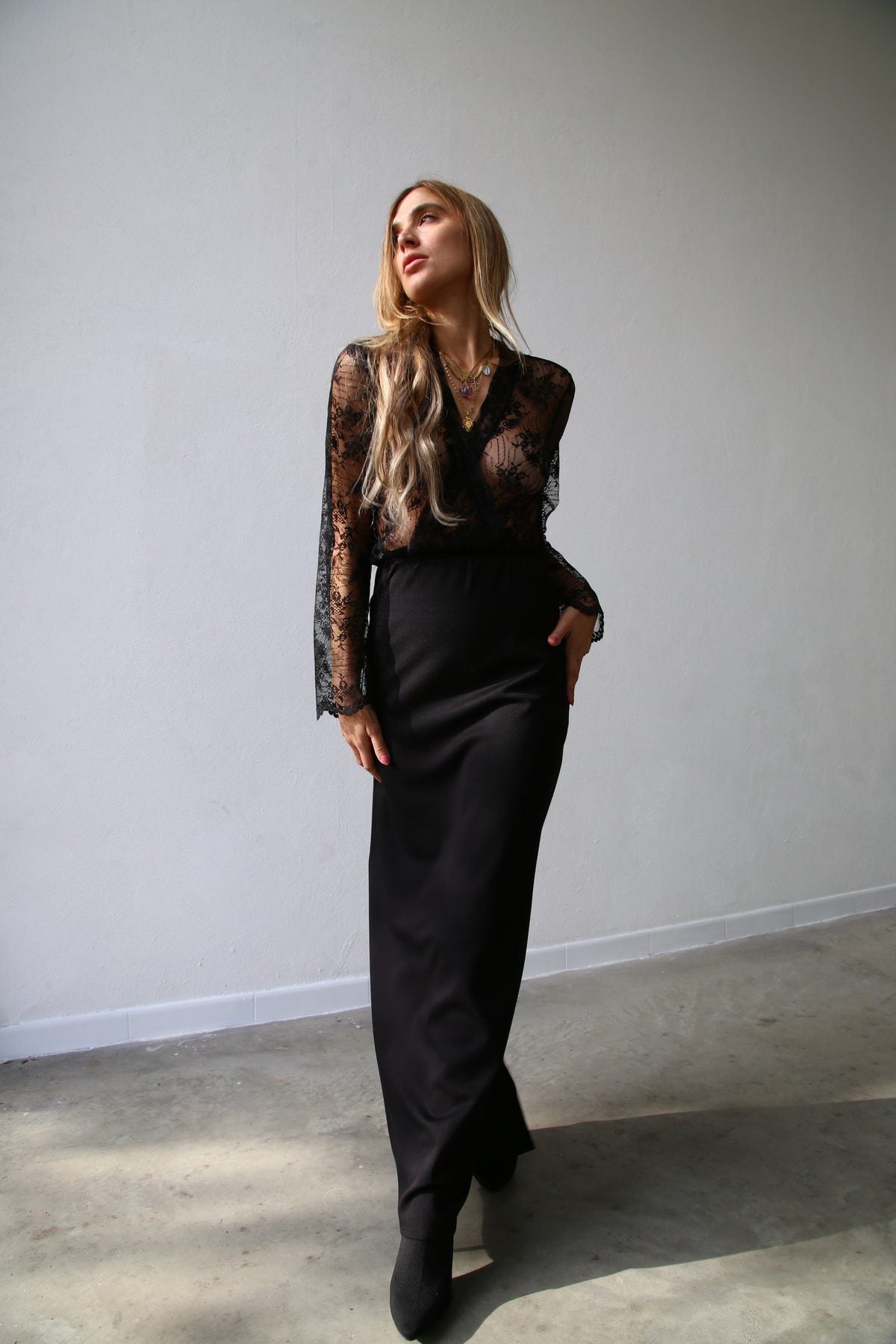 W5064 Column crepe maxi skirt black