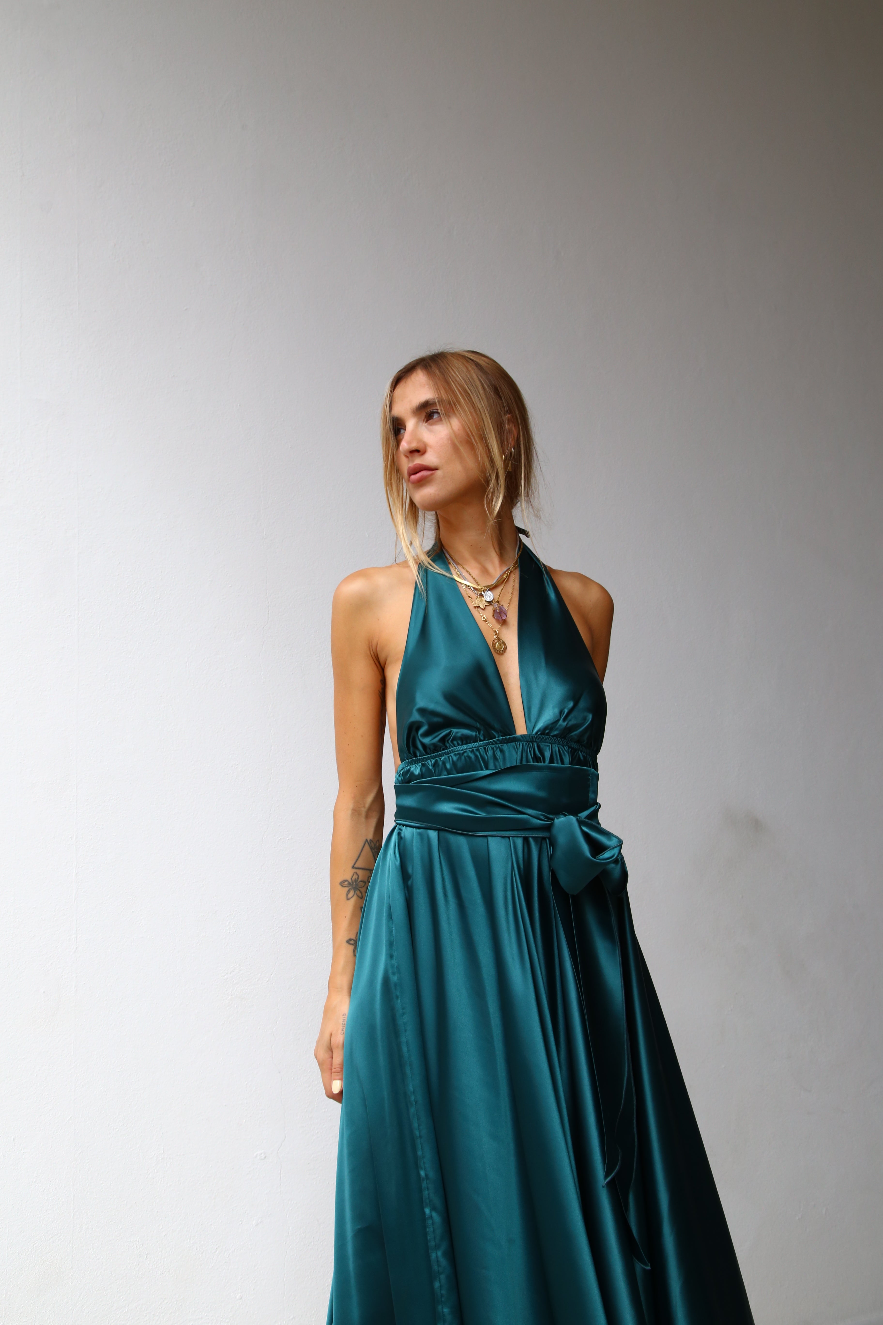 P3169 ABITO LUNGO COPPE MARILYN A RUOTA CON CINTURA VERDE BOTTIGLIA