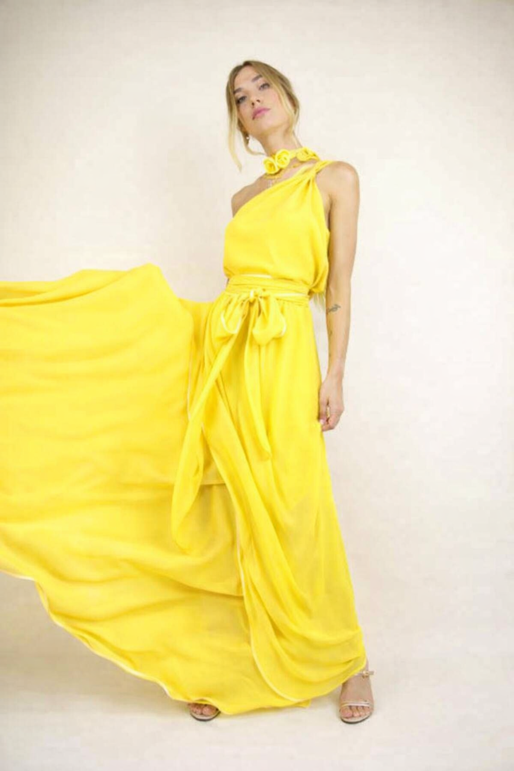 Abito monospalla voille giallo