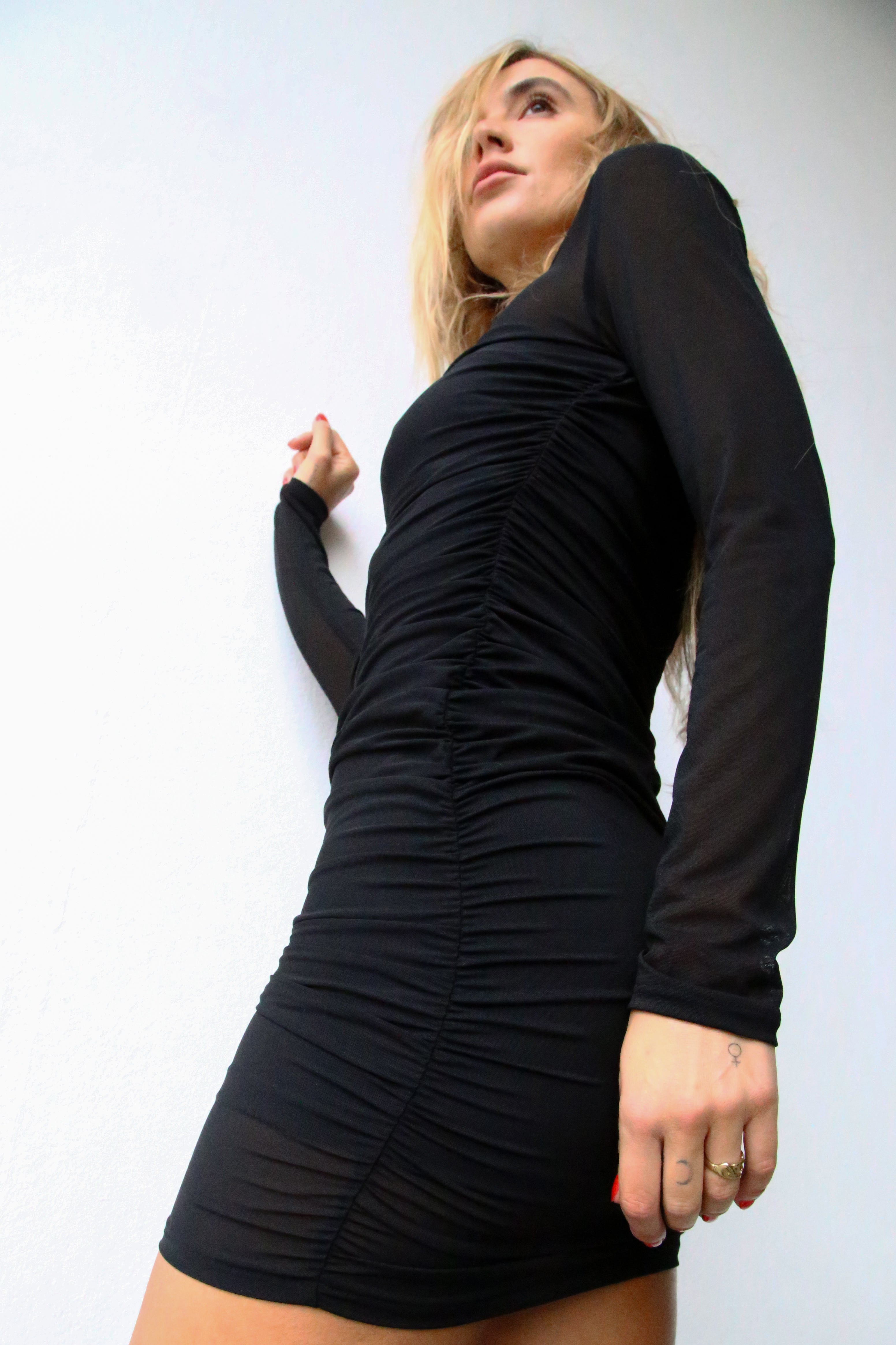 A6080 ABITO CORTO ARRICCIATO TULLE NERO