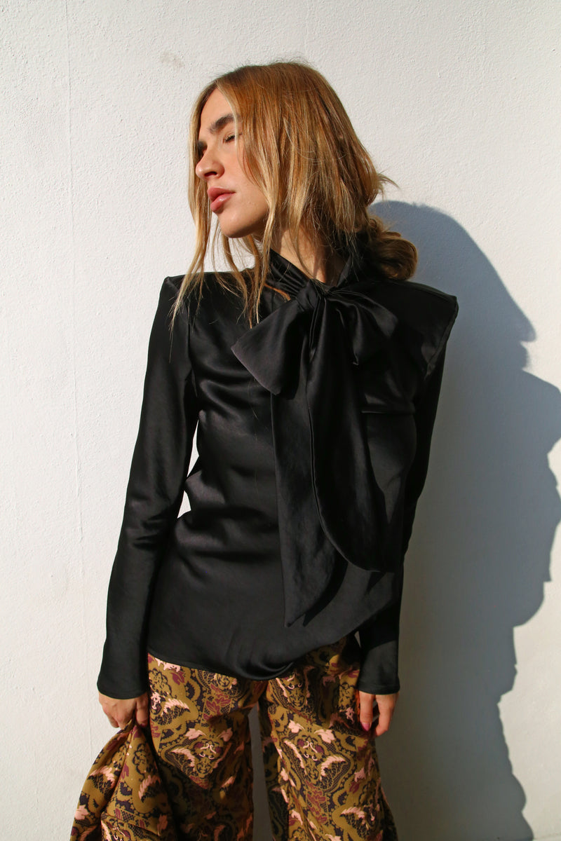 A6022 CAMICETTA FIOCCO AL COLLO E SPALLINE NERO