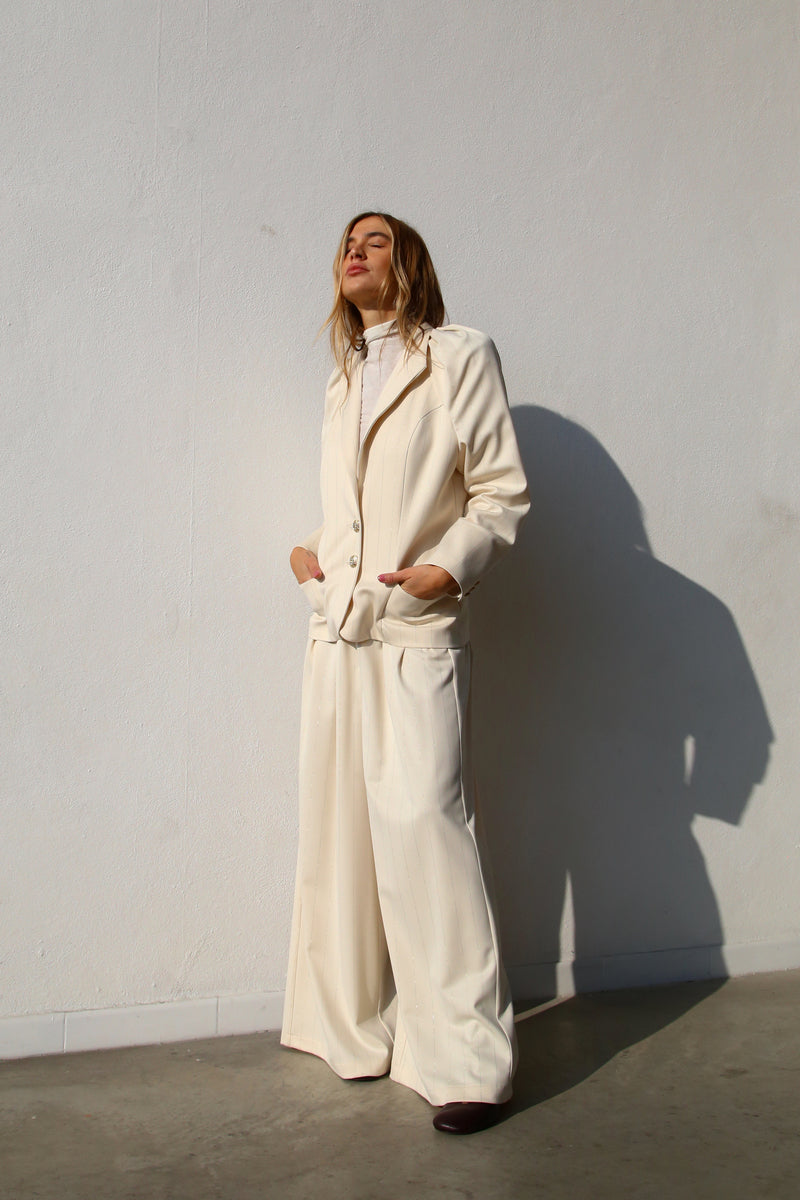 A6051 PANTALONE A PALAZZO CON BUSTIER E SCONTRI GESSATO PANNA