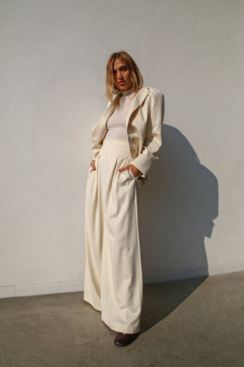 A6051 PANTALONE A PALAZZO CON BUSTIER E SCONTRI GESSATO PANNA