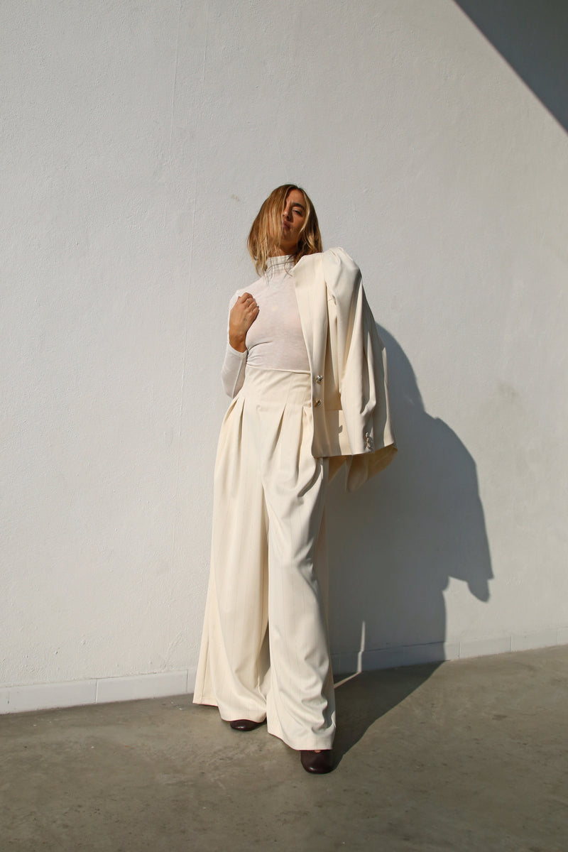 A6051 PANTALONE A PALAZZO CON BUSTIER E SCONTRI GESSATO PANNA