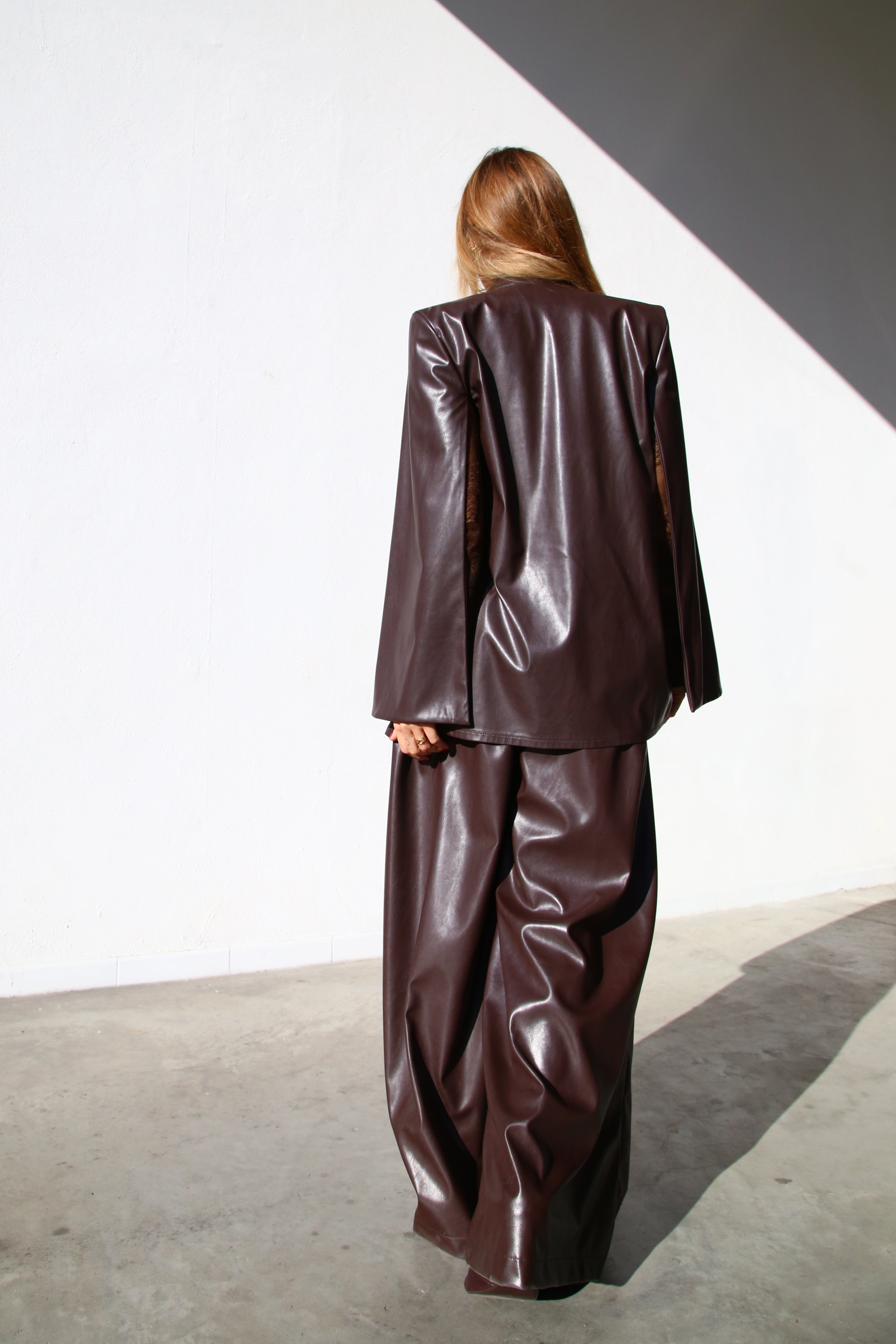 GIACCA LUNGA CUT OUT ECOPELLE MARRONE