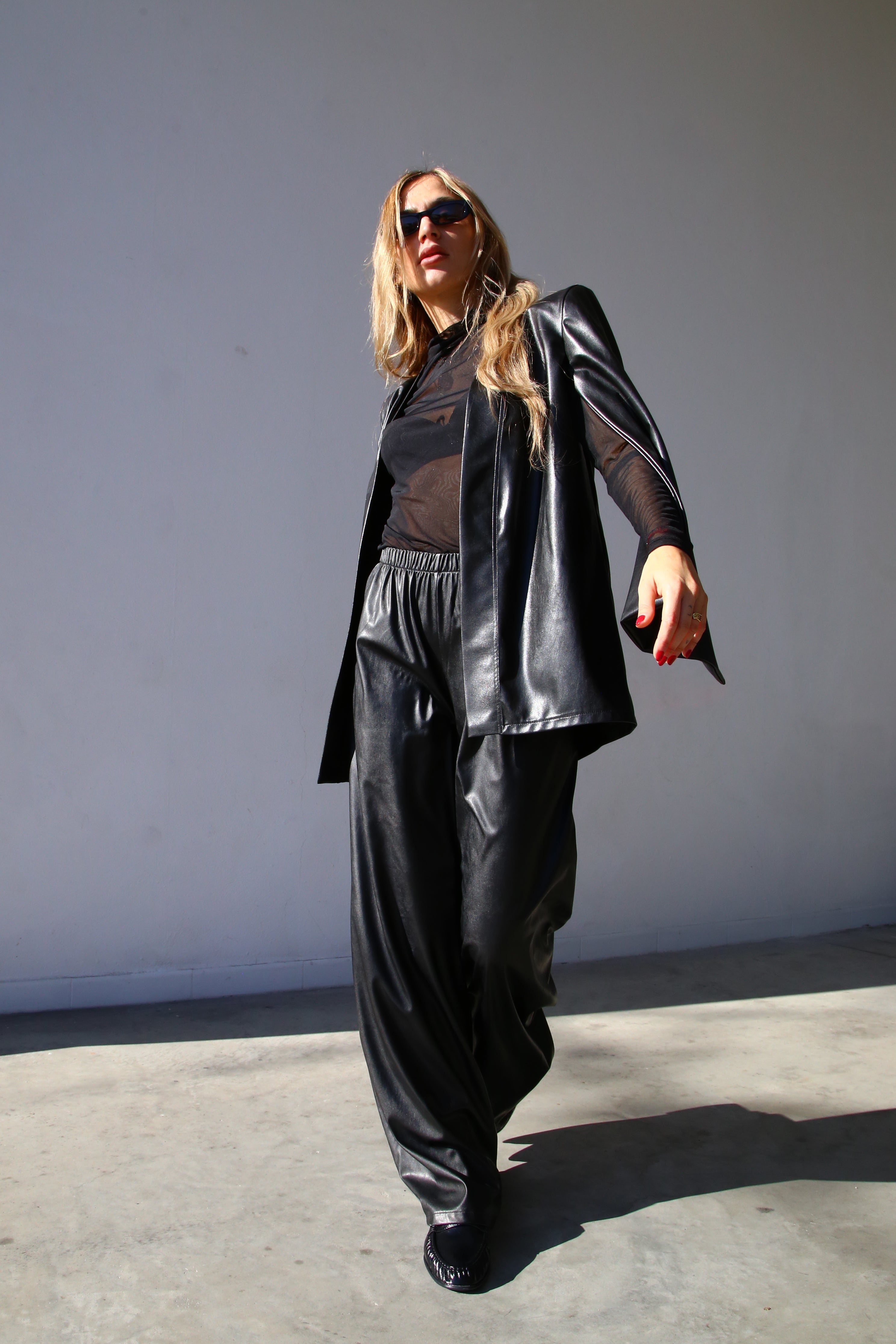 A6052E PANTALONI SCAMPANATI ECOPELLE NERO