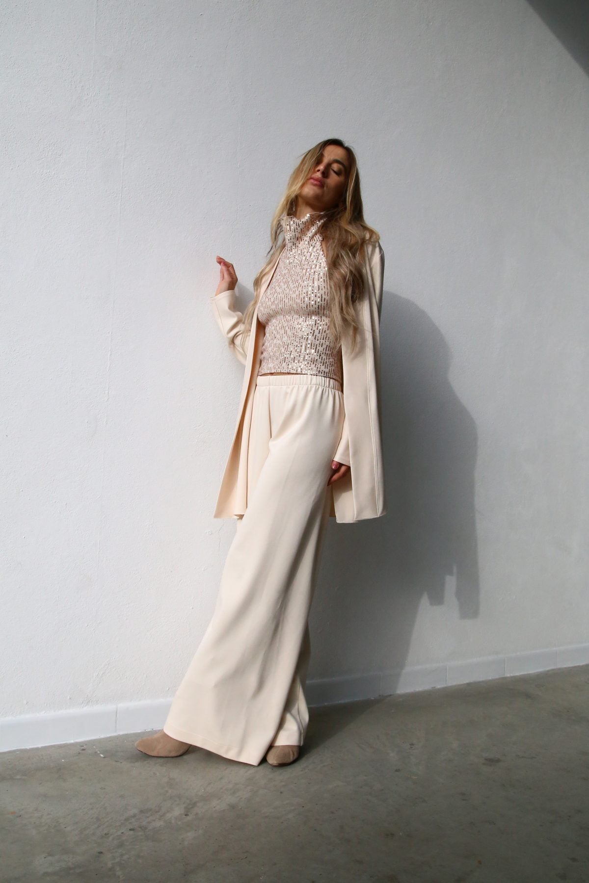 W5093 CARDIGAN CON SPACCHI CREPE CREMA