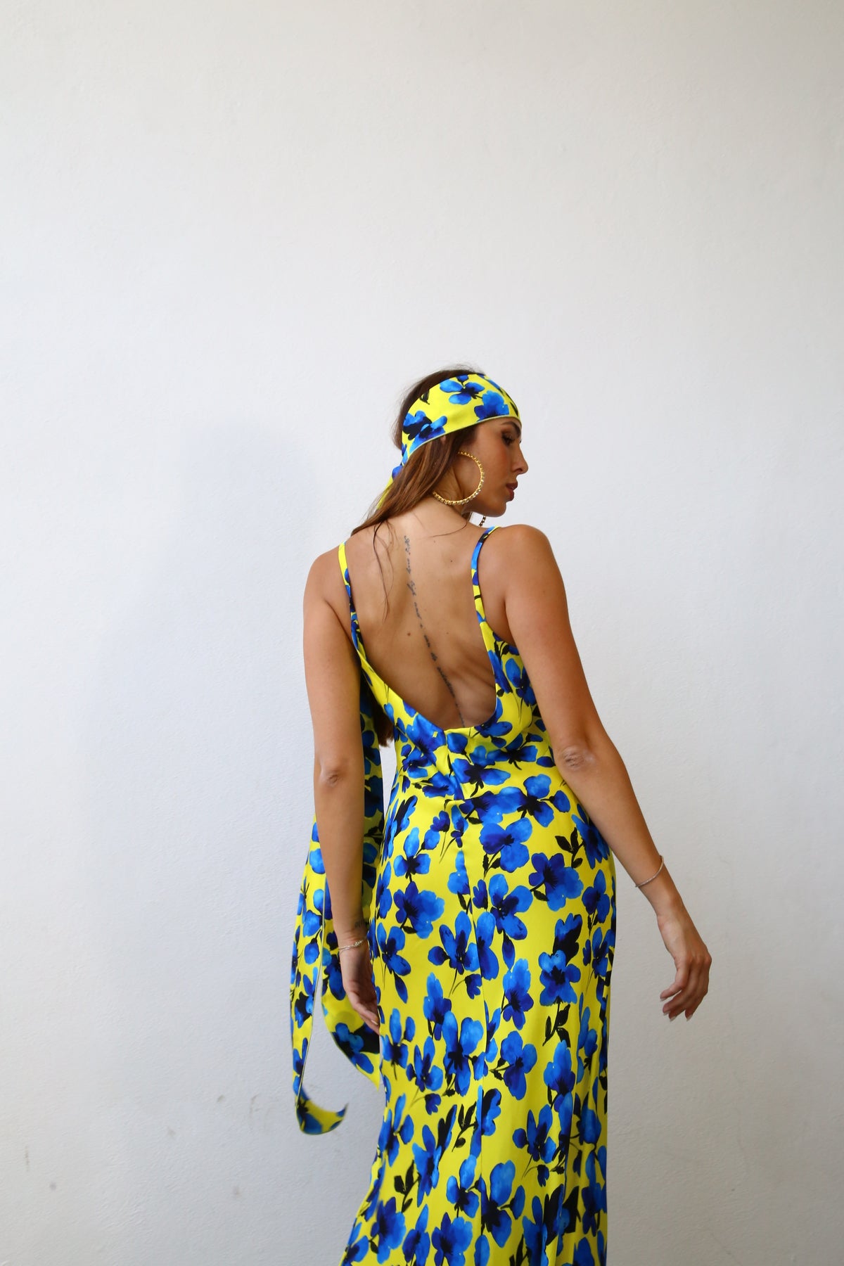 E2159 ABITO LUNGO SPALLINE SOTTILI VISCOSA F1 FIORI BLU E GIALLO