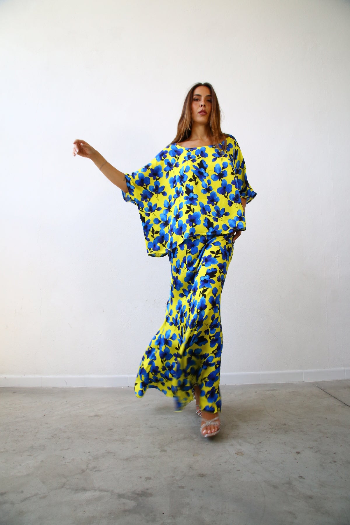 E2021 CAMICIA SCATOLETTA F1 VISCOSA FIORI GIALLO BLU