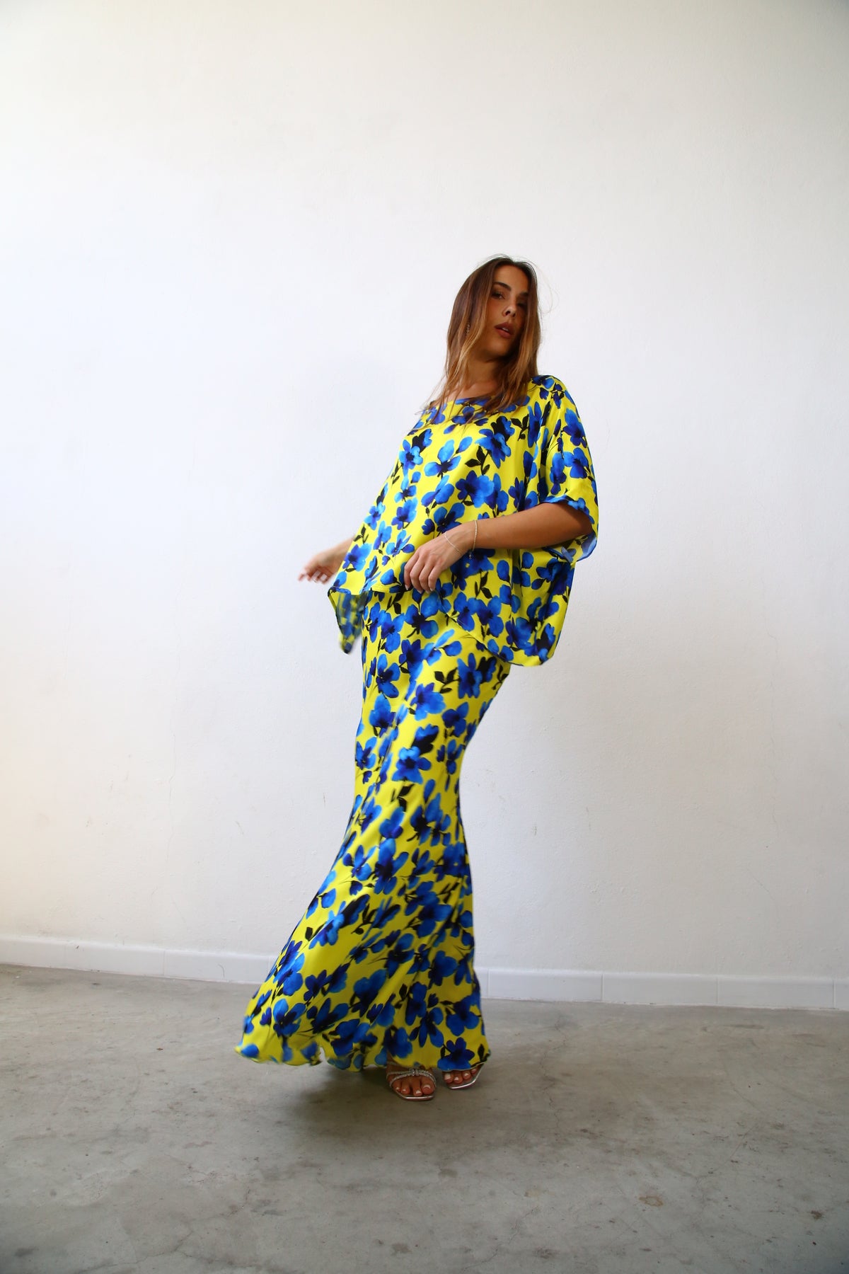 E2021 CAMICIA SCATOLETTA F1 VISCOSA FIORI GIALLO BLU