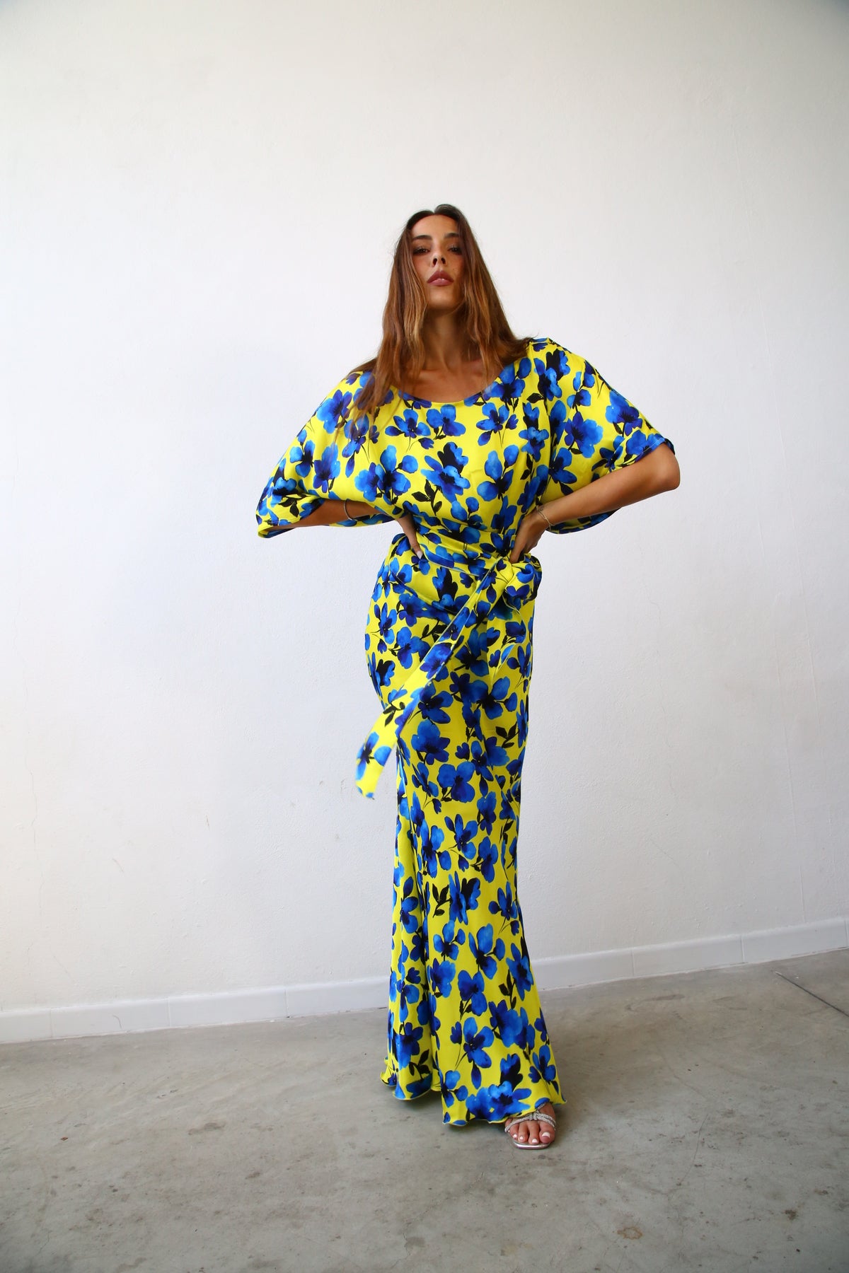 E2067 GONNA A SIRENA VISCOSA F1 FIORI GIALLO E BLU