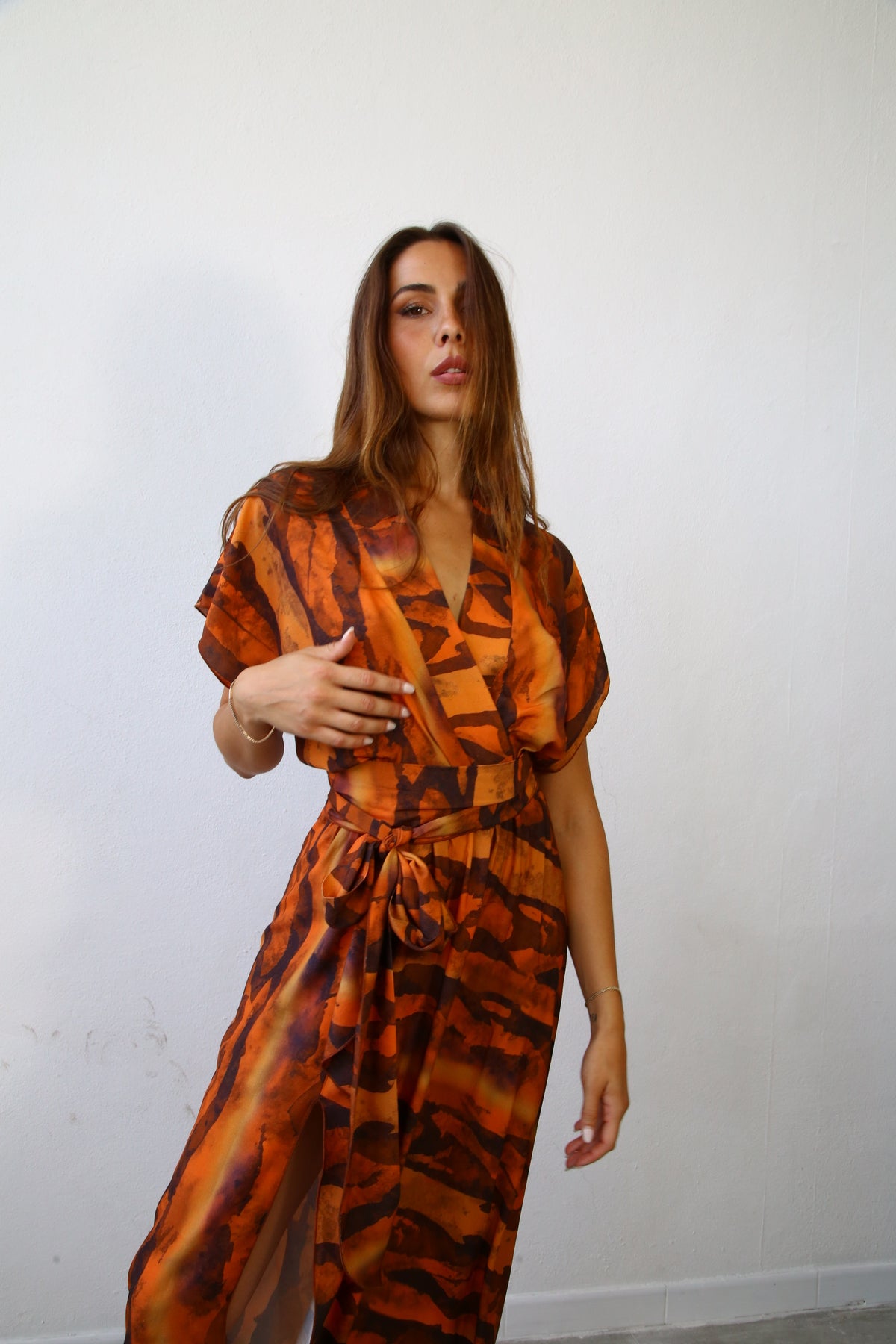 E2152 ABITO SEMIRUOTA KIMONO MANICA CORTA VISCOSA ZEBRATO MARRONE