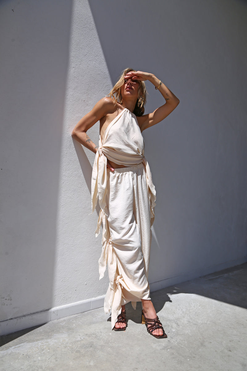 E2007 TOP WITH SIDE KNOTS AND CREAM VISCOSE CHAIN