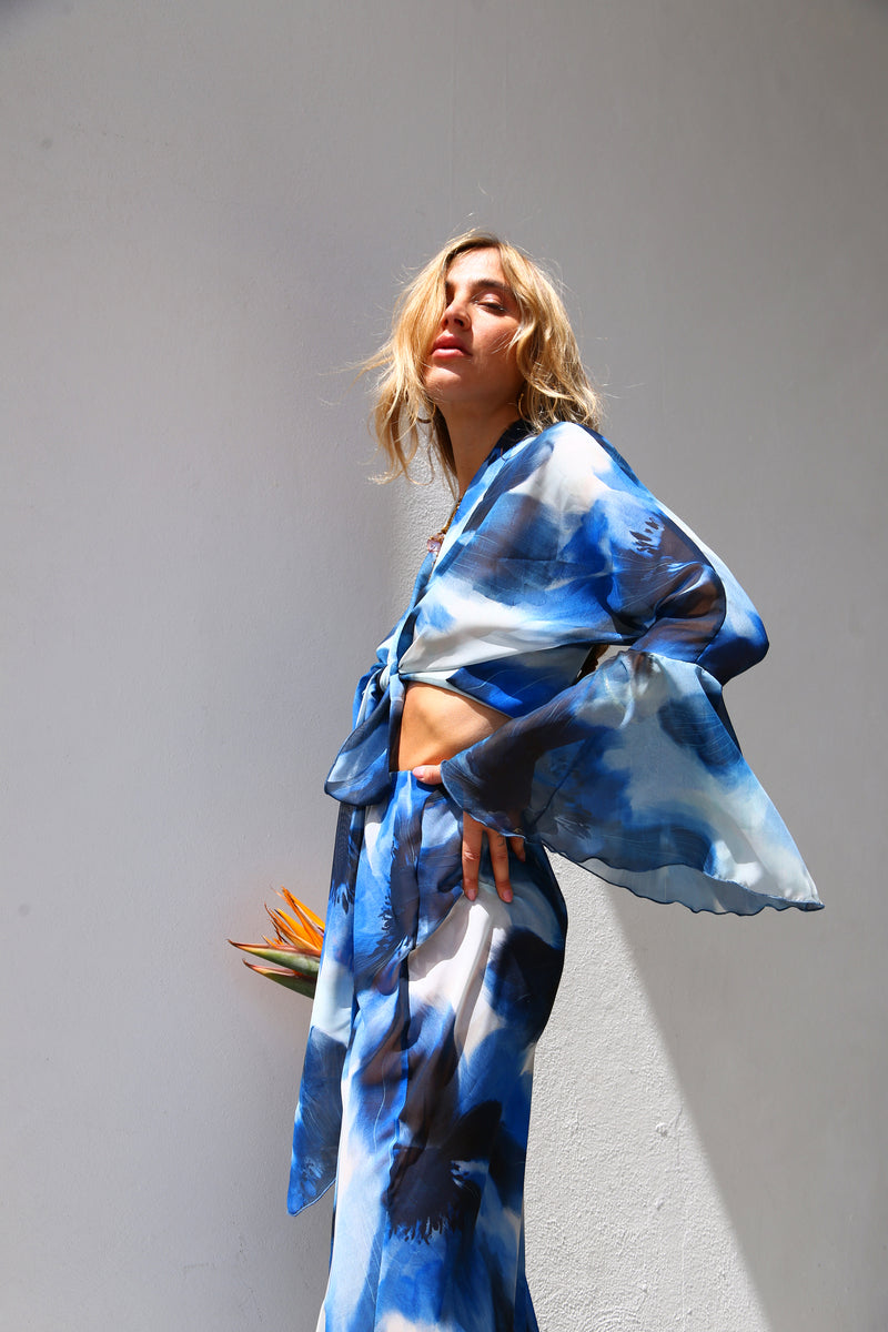 F4020 CAMICIA KIMONO MANICA A RUOTA CON FUSCIACCA VOILLE FANTASIA BOLLI BLU