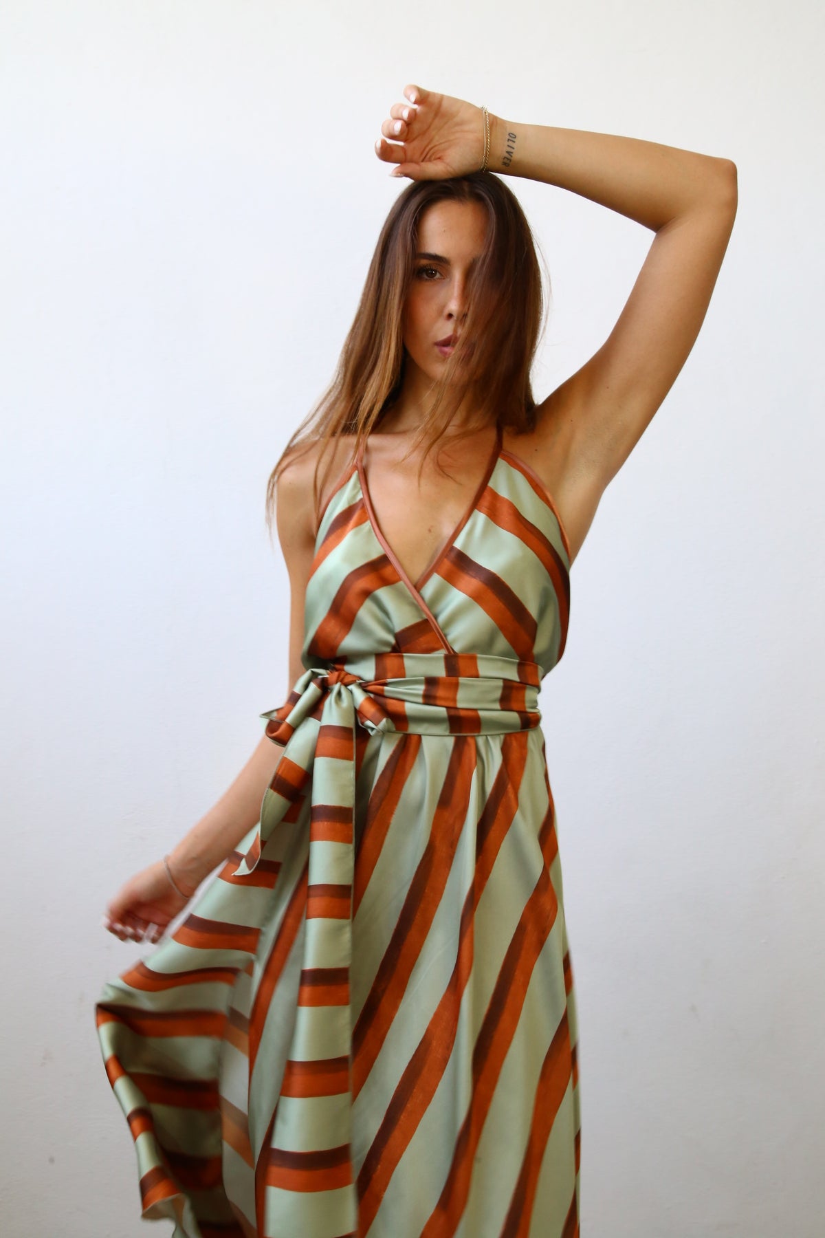 E2151 ABITO SEMIRUOTA TOP INCROCIATO F5 RASO RIGATO VERDE