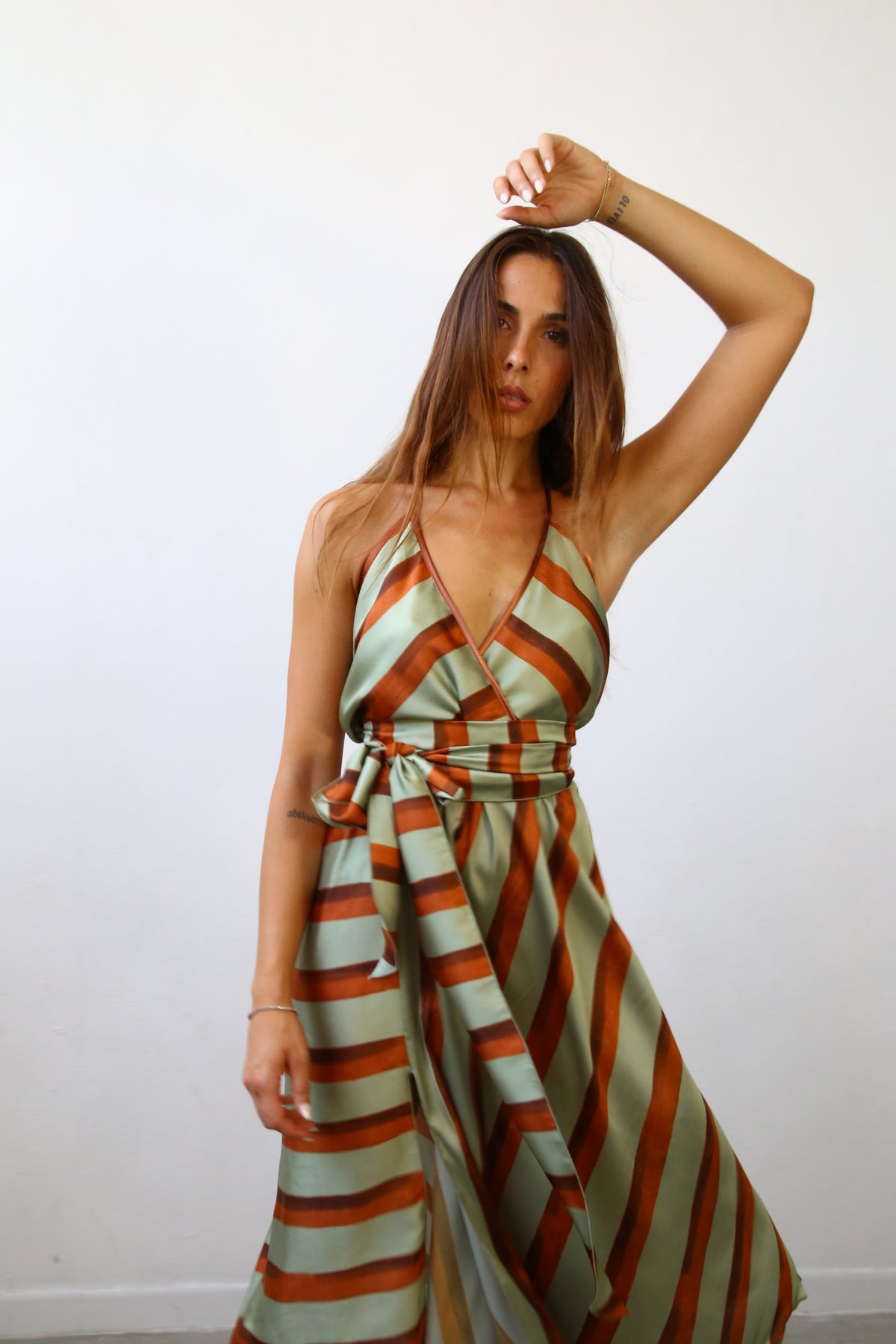 E2151 ABITO SEMIRUOTA TOP INCROCIATO F5 RASO RIGATO VERDE