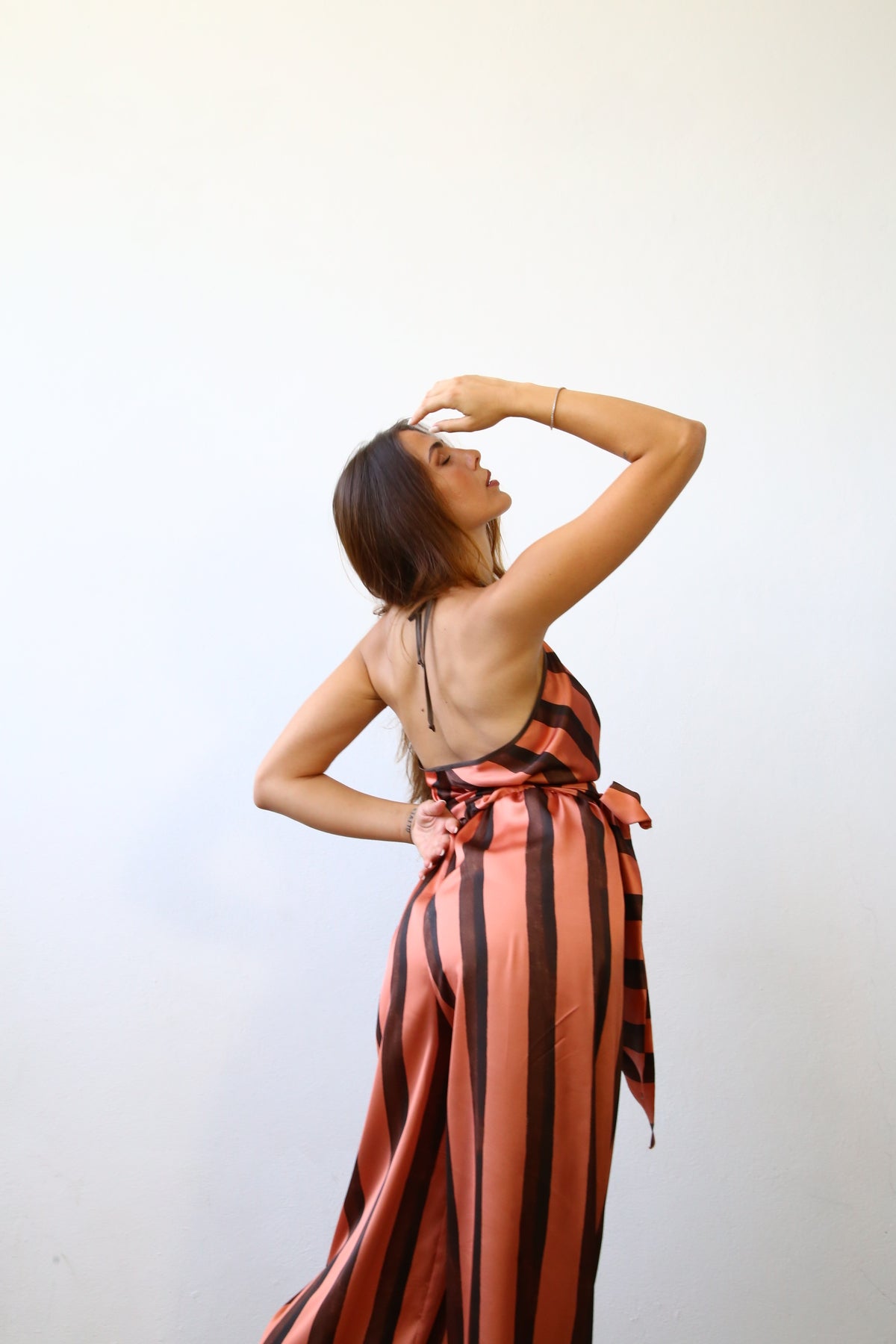 E2132 TUTA PALAZZO INCROCIATA F4 FANTASIA RIGATO ROSA