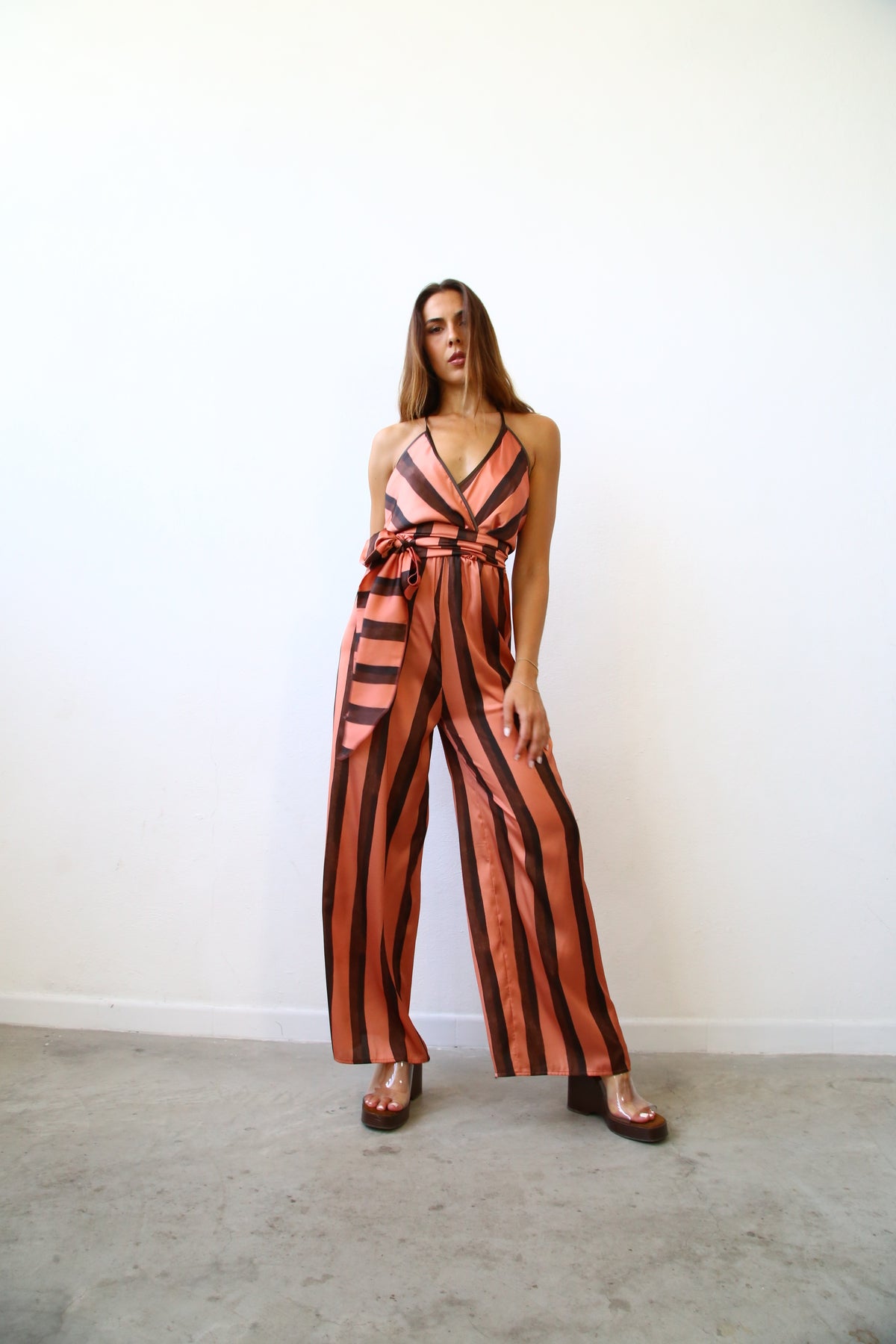 E2132 TUTA PALAZZO INCROCIATA F4 FANTASIA RIGATO ROSA