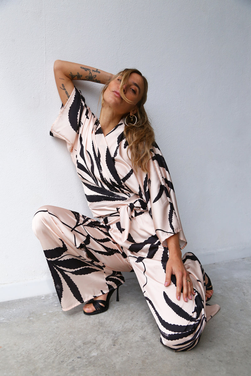 P4032 KIMONO SLEEVE SHIRT WITH SATIN SASH BLACK PALMS AND POWDER PINK BACKGROUND