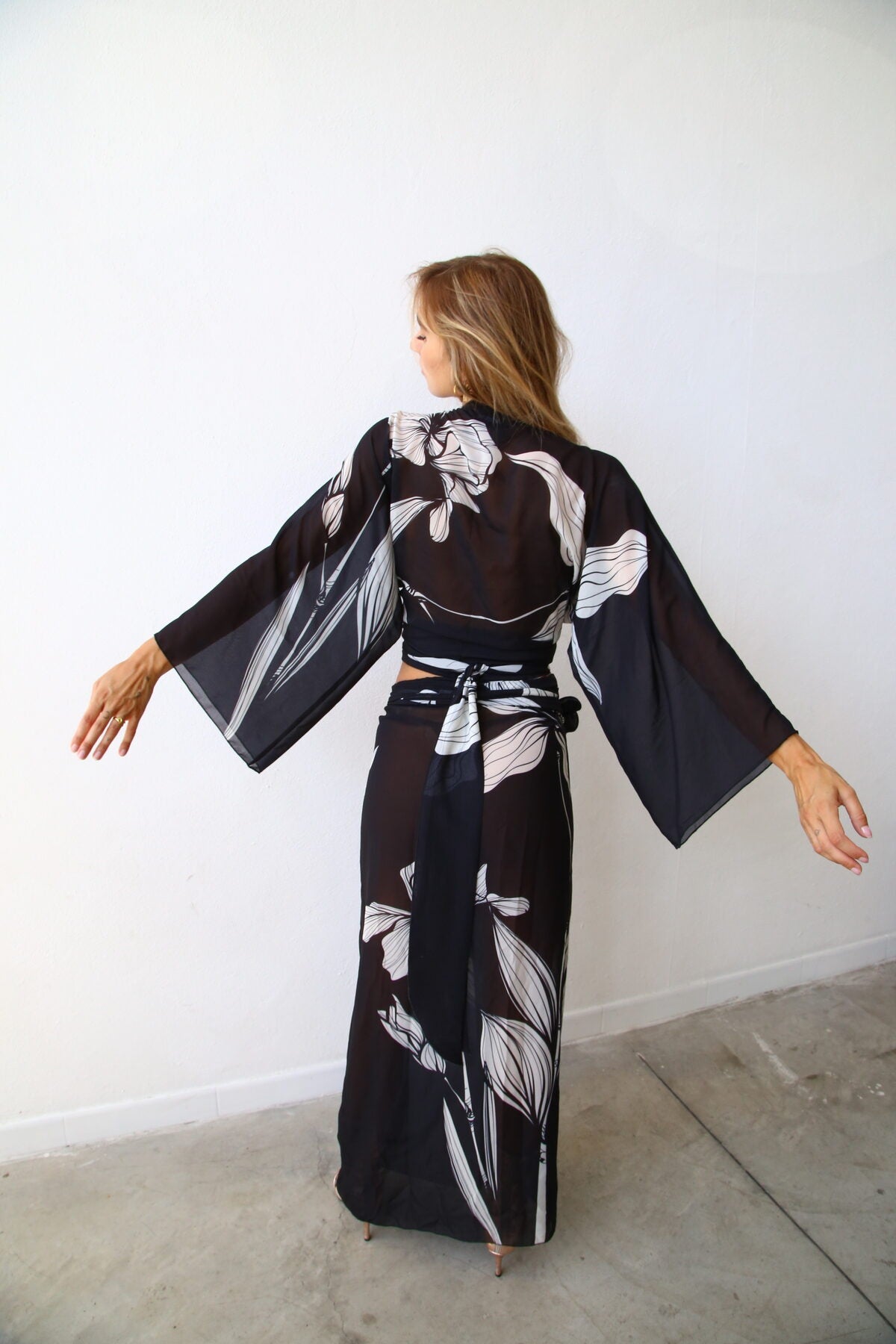 P3067 GONNA A PAREO FANTASIA BLACK FLOWER