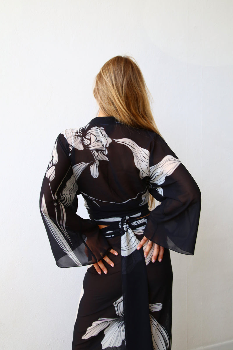 P4032 CAMICIA MANICA A RUOTA CON FUSCIACCA FANTASIA BLACK FLOWER