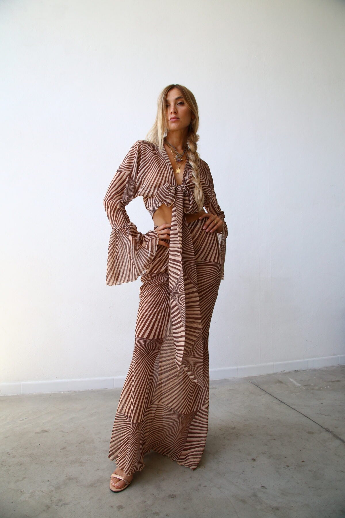 F4020 CAMICIA MANICA A RUOTA CON FUSCIACCA FANTASIA LIBERTY MARRONE
