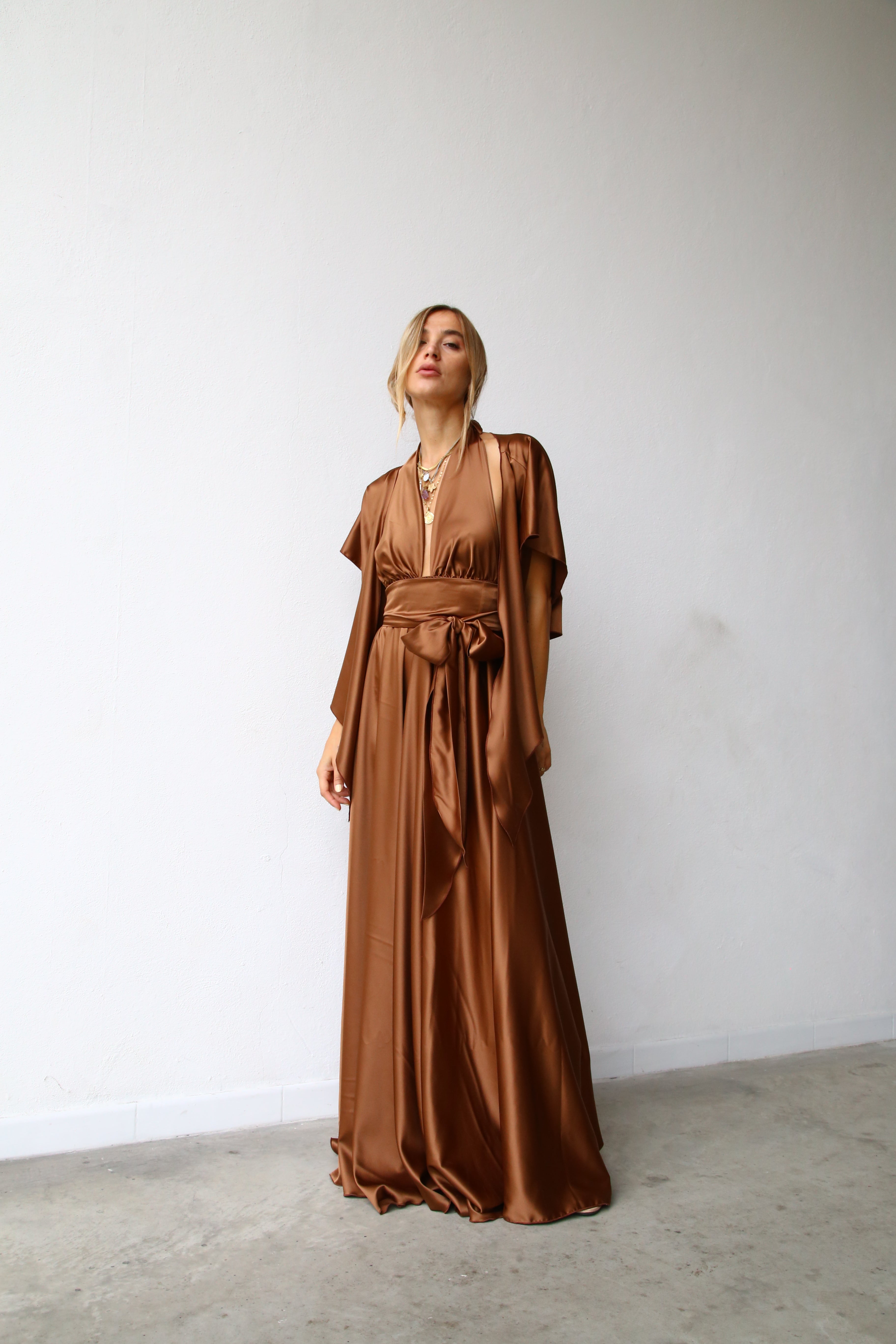P3098 COPRISPALLE KIMONO CON FIOCCO TABACCO