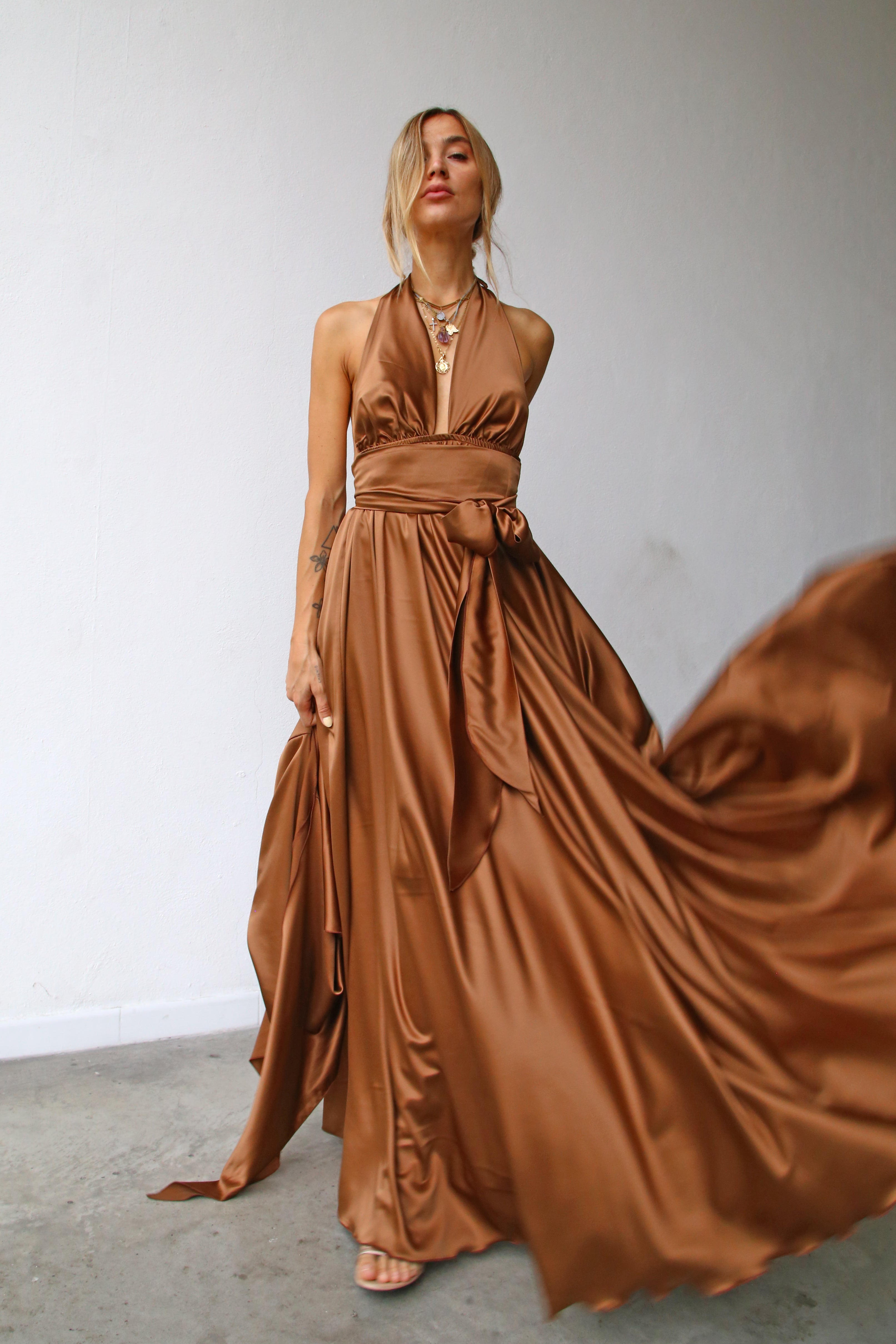 P3169 ABITO LUNGO COPPE MARILYN A RUOTA CON CINTURA TABACCO