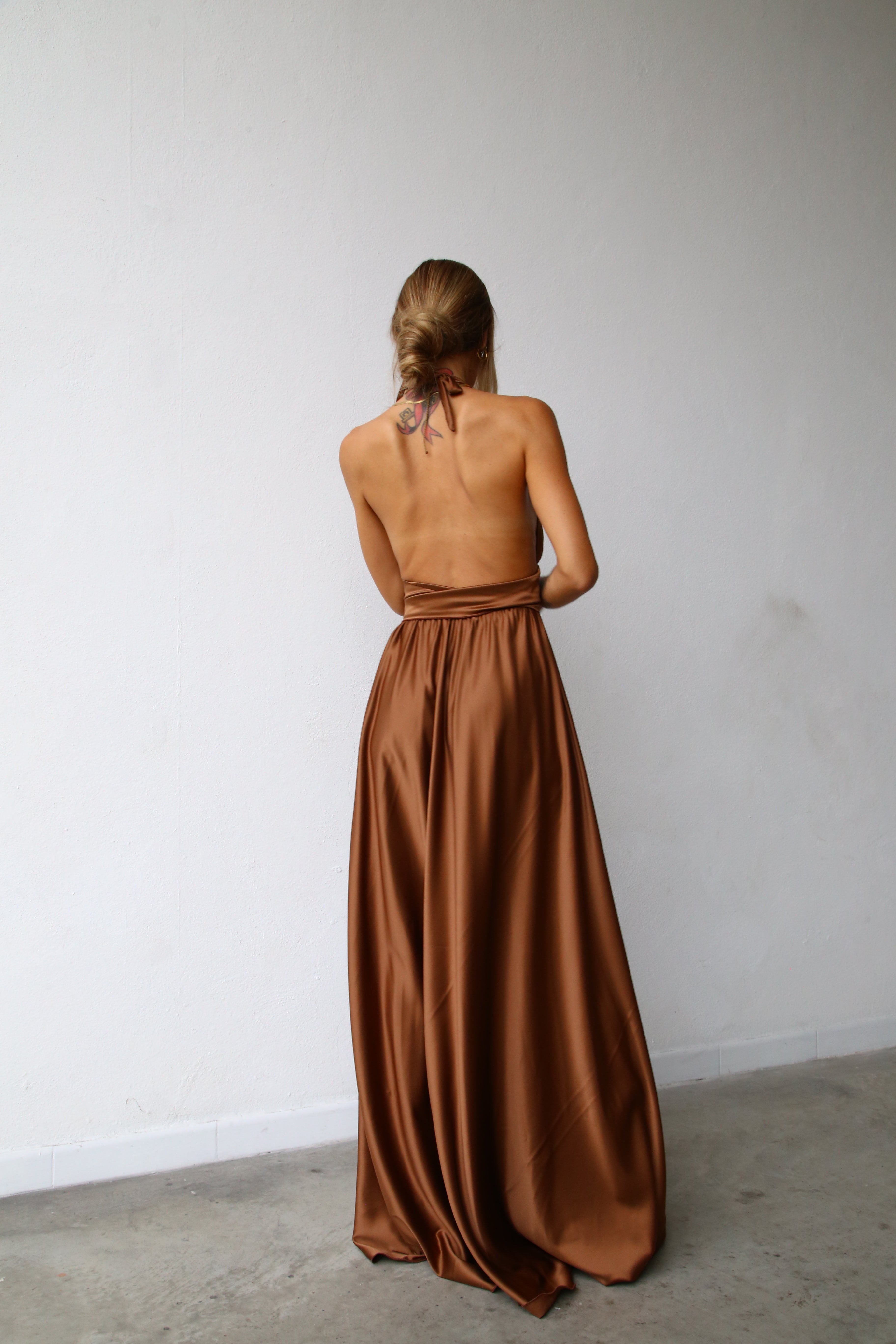 P3169 ABITO LUNGO COPPE MARILYN A RUOTA CON CINTURA TABACCO