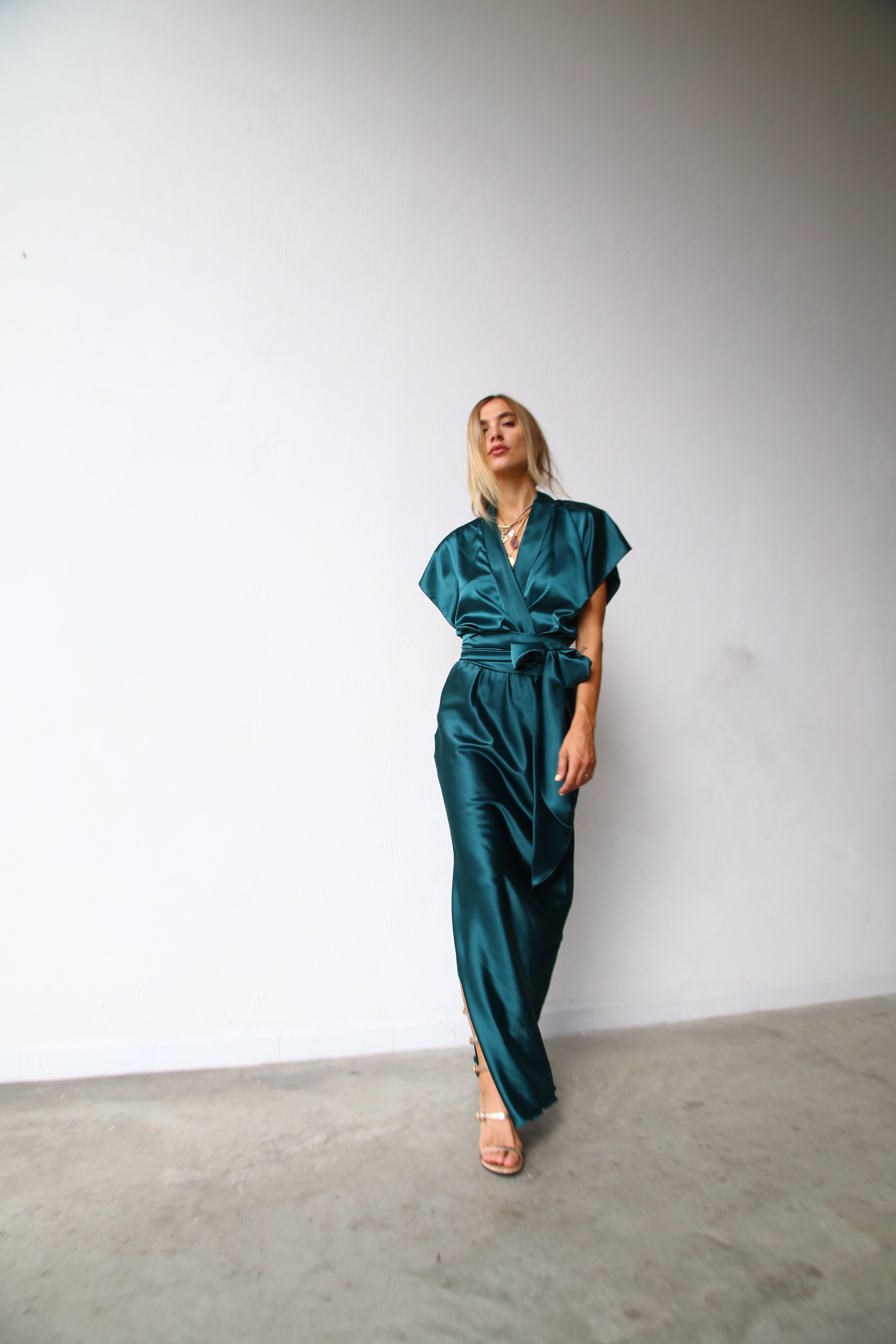 F4165 ABITO COLONNA KIMONO INCROCIATO CON CINTURA VERDE BOTTIGLIA