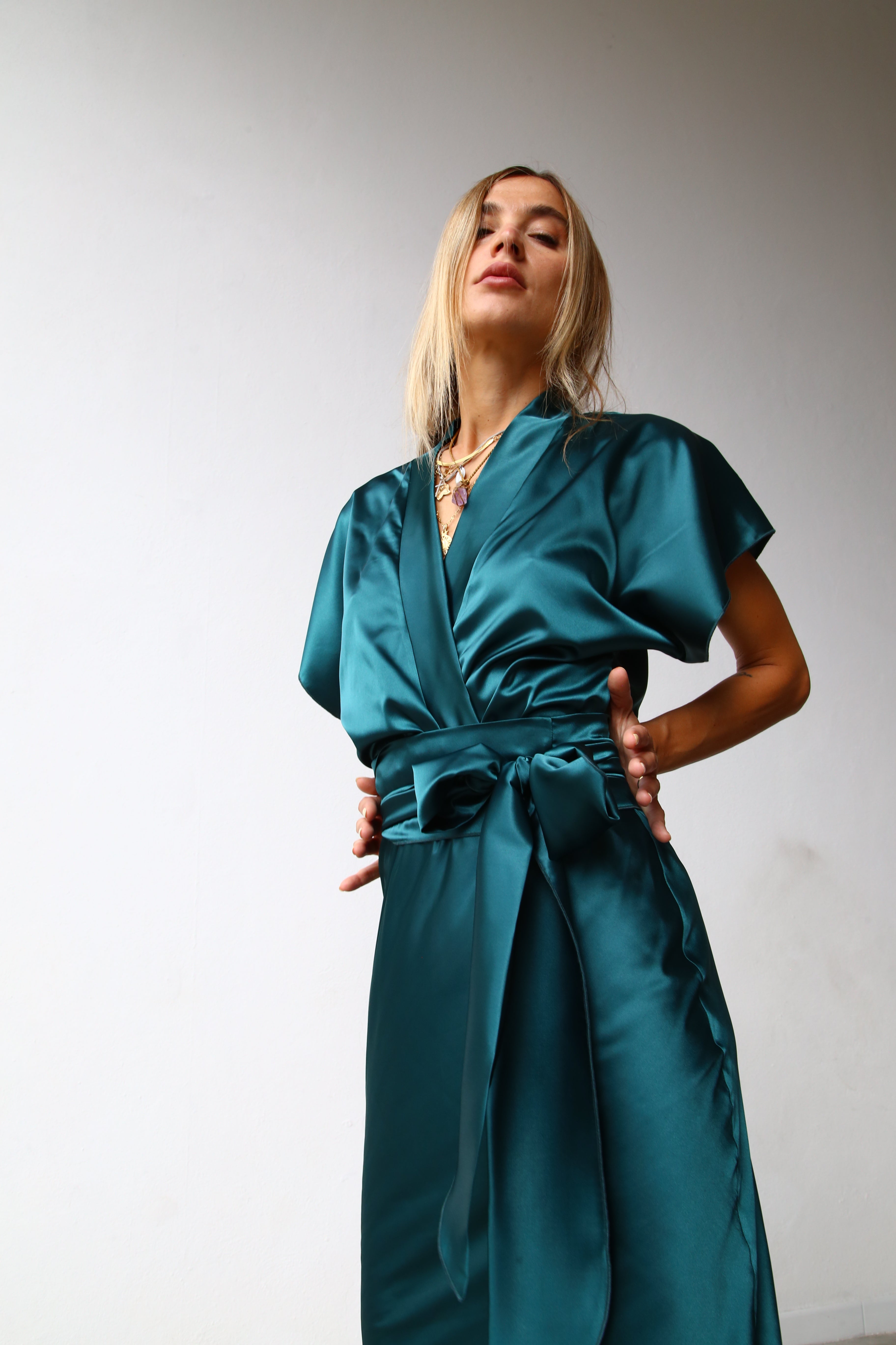 F4165 ABITO COLONNA KIMONO INCROCIATO CON CINTURA VERDE BOTTIGLIA