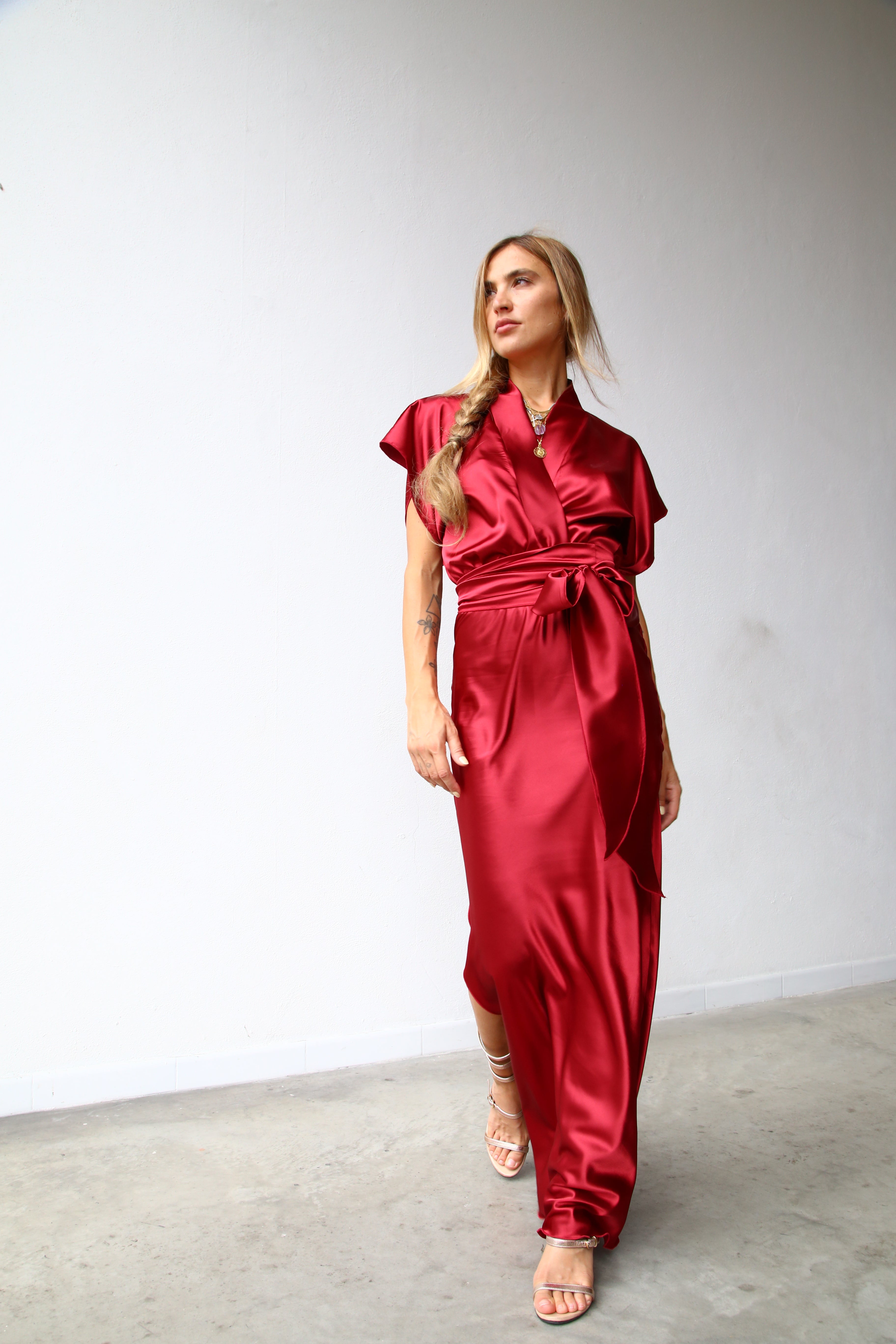 F4165 ABITO COLONNA KIMONO INCROCIATO CON CINTURA BORDEAUX