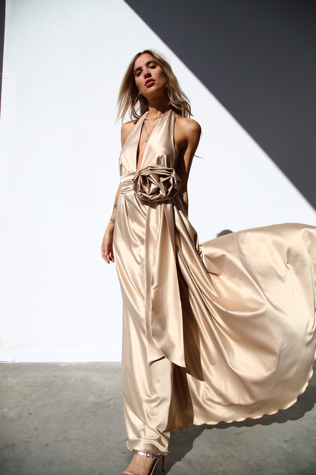 P3169 ABITO LUNGO COPPE MARILYN A RUOTA CON CINTURA ORO