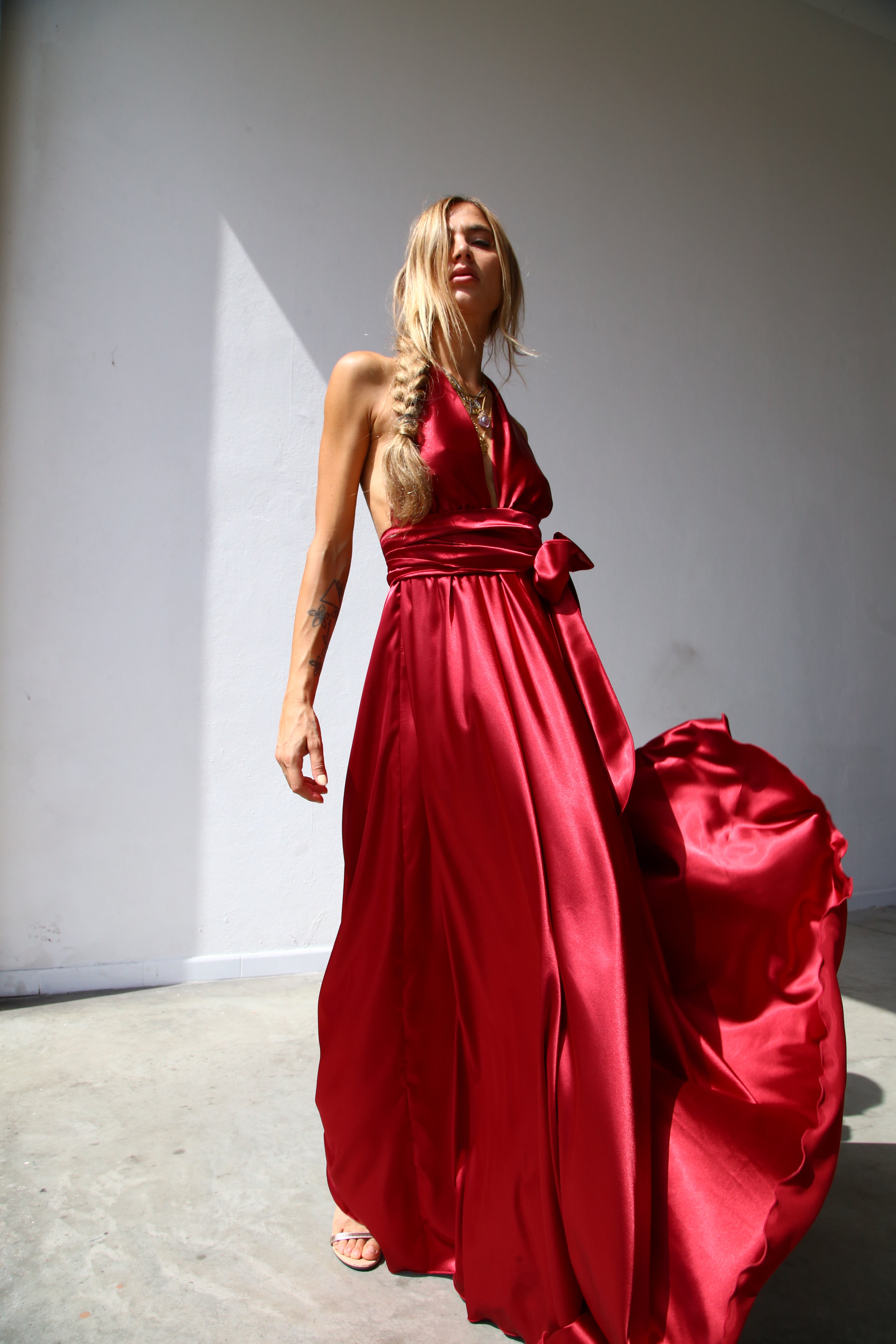 P3169 ABITO LUNGO COPPE MARILYN A RUOTA CON CINTURA BORDEAUX