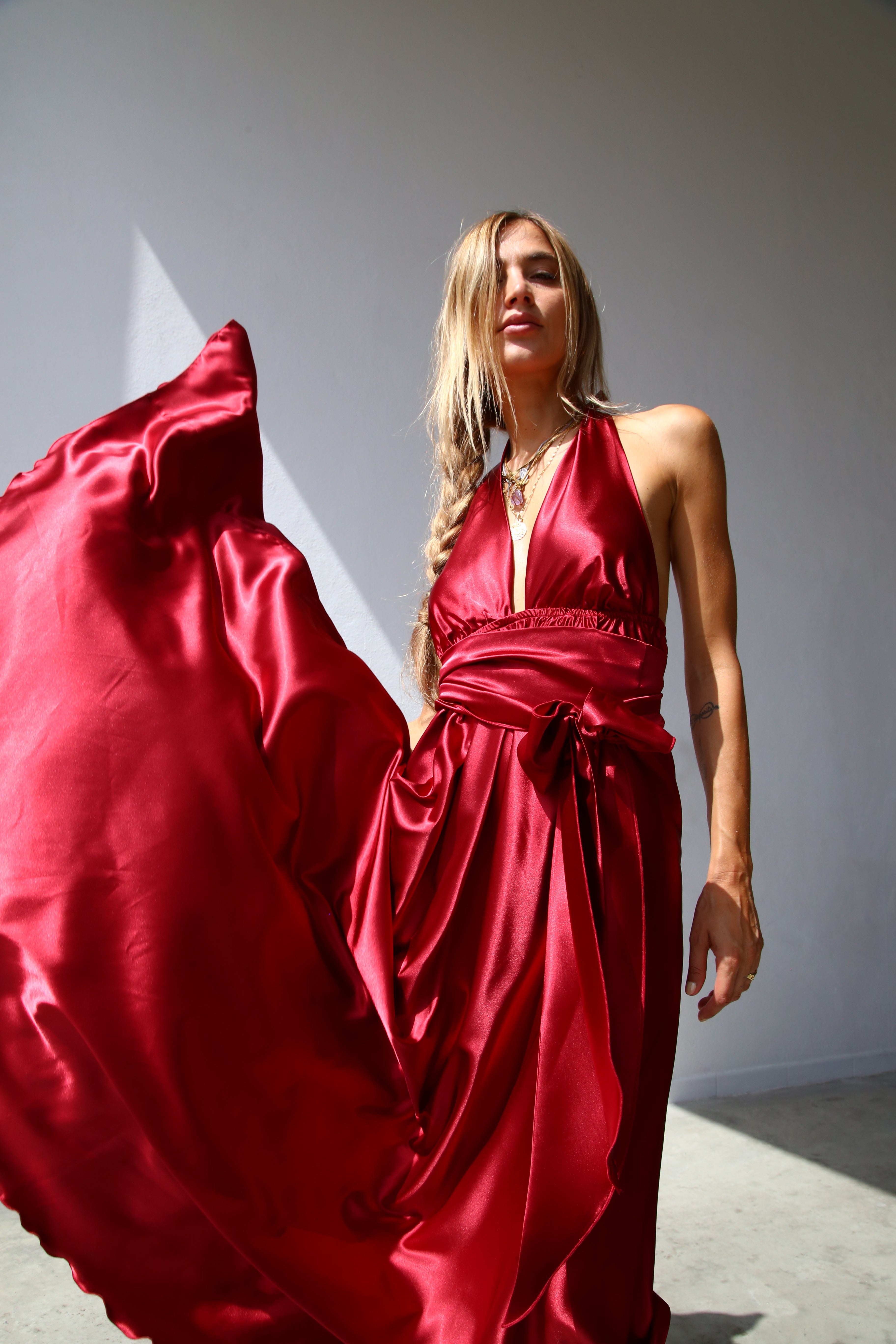 P3169 ABITO LUNGO COPPE MARILYN A RUOTA CON CINTURA BORDEAUX