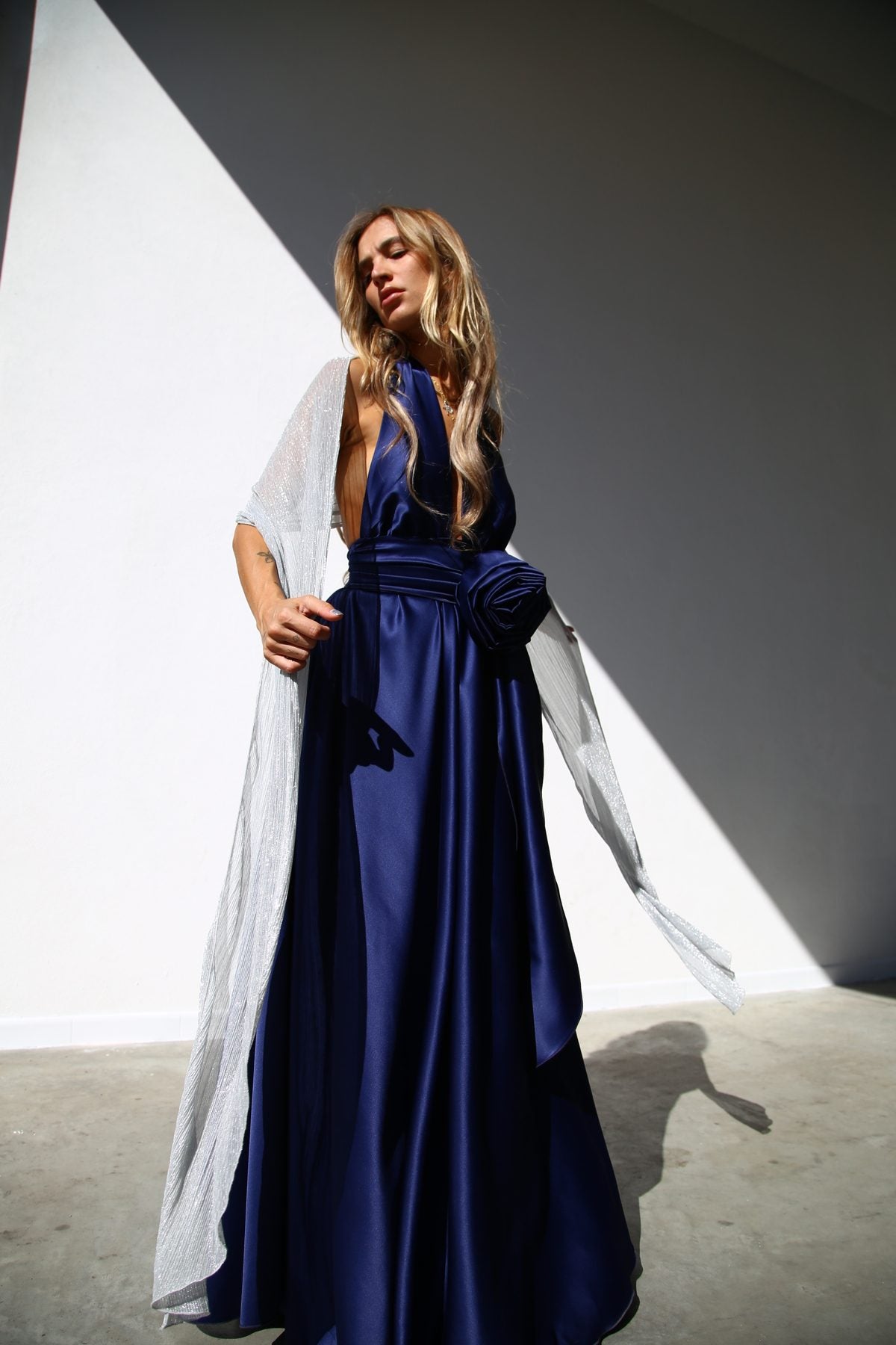 P3169 ABITO LUNGO COPPE MARILYN A RUOTA CON CINTURA BLU NOTTE