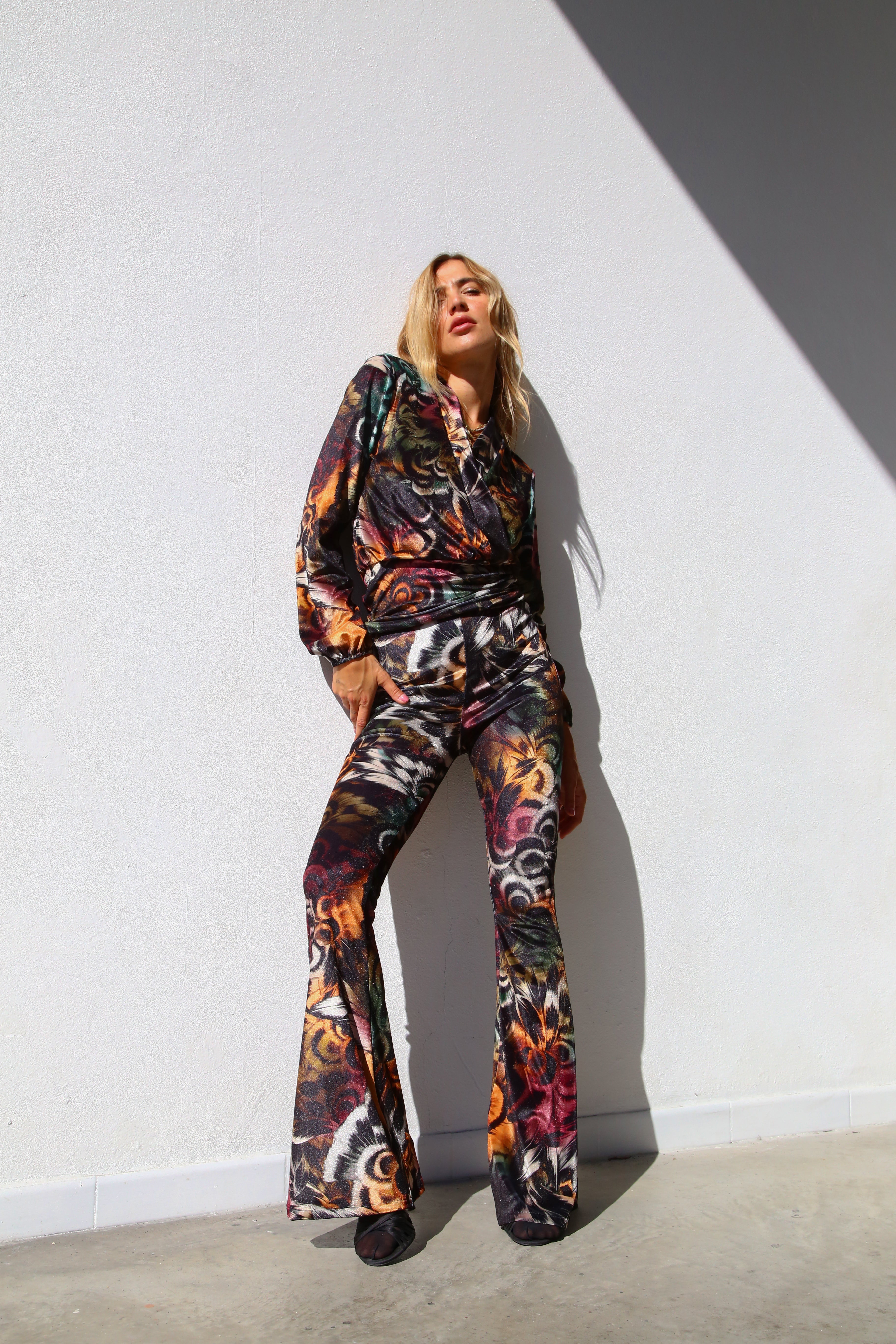 A6058 PANTALONI A ZAMPA CINIGLIA PIUME MULTICOLOR