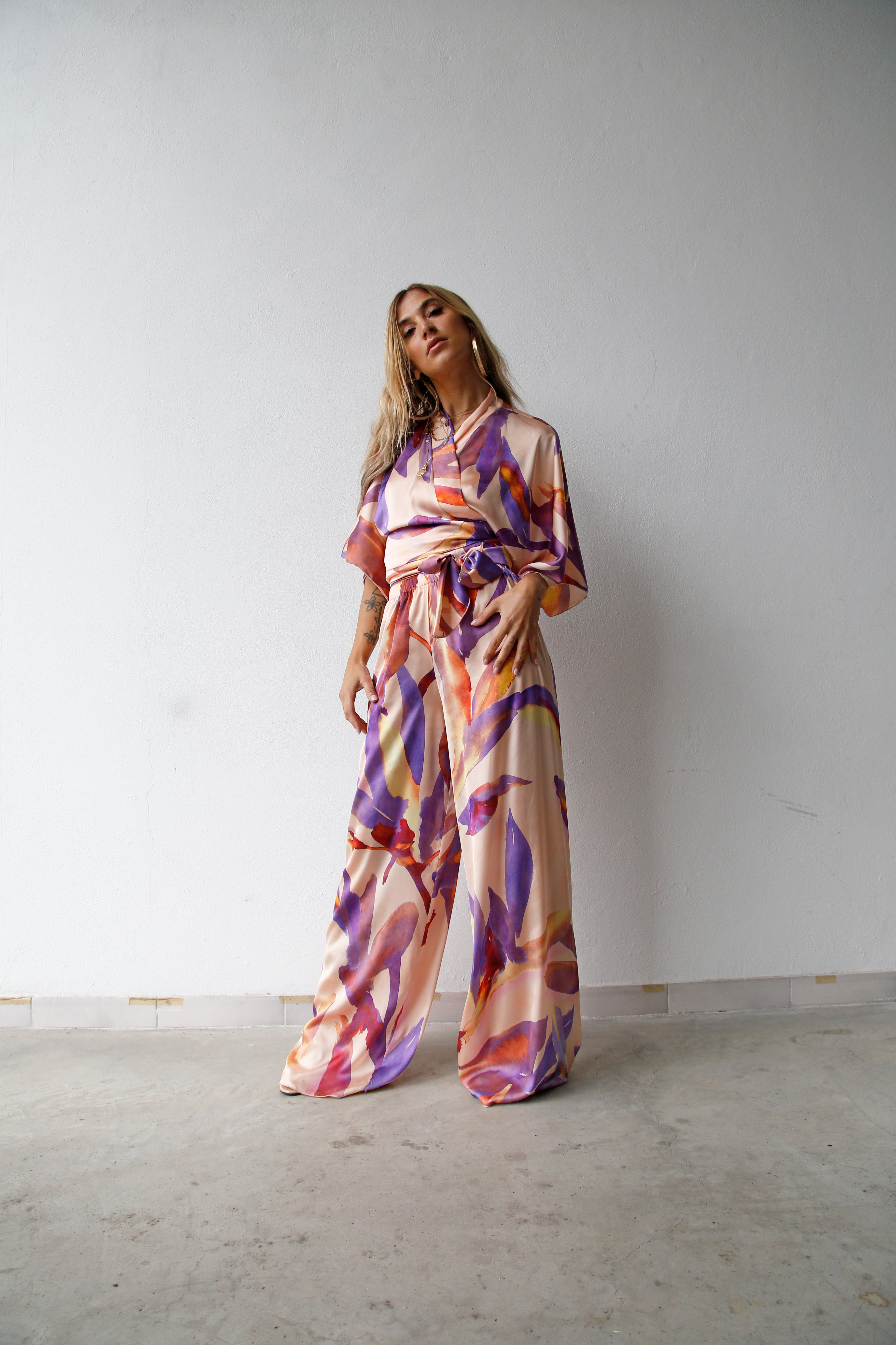 E2020 CAMICIA KIMONO CON FUSCIACCA FOGLIE VIOLA