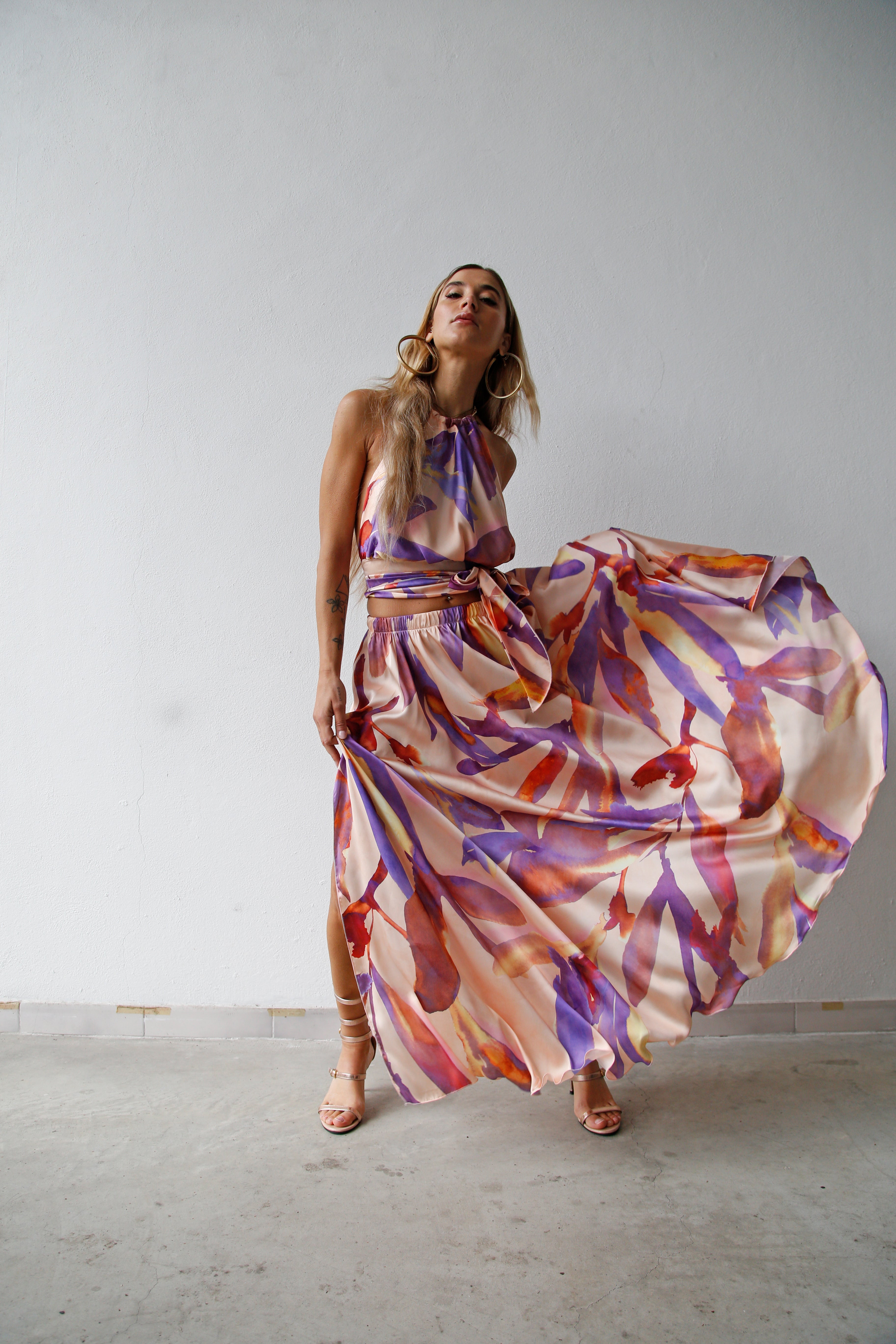 P4006 TOP AMERICANA CON FUSCIACCA RASO FOGLIE VIOLA