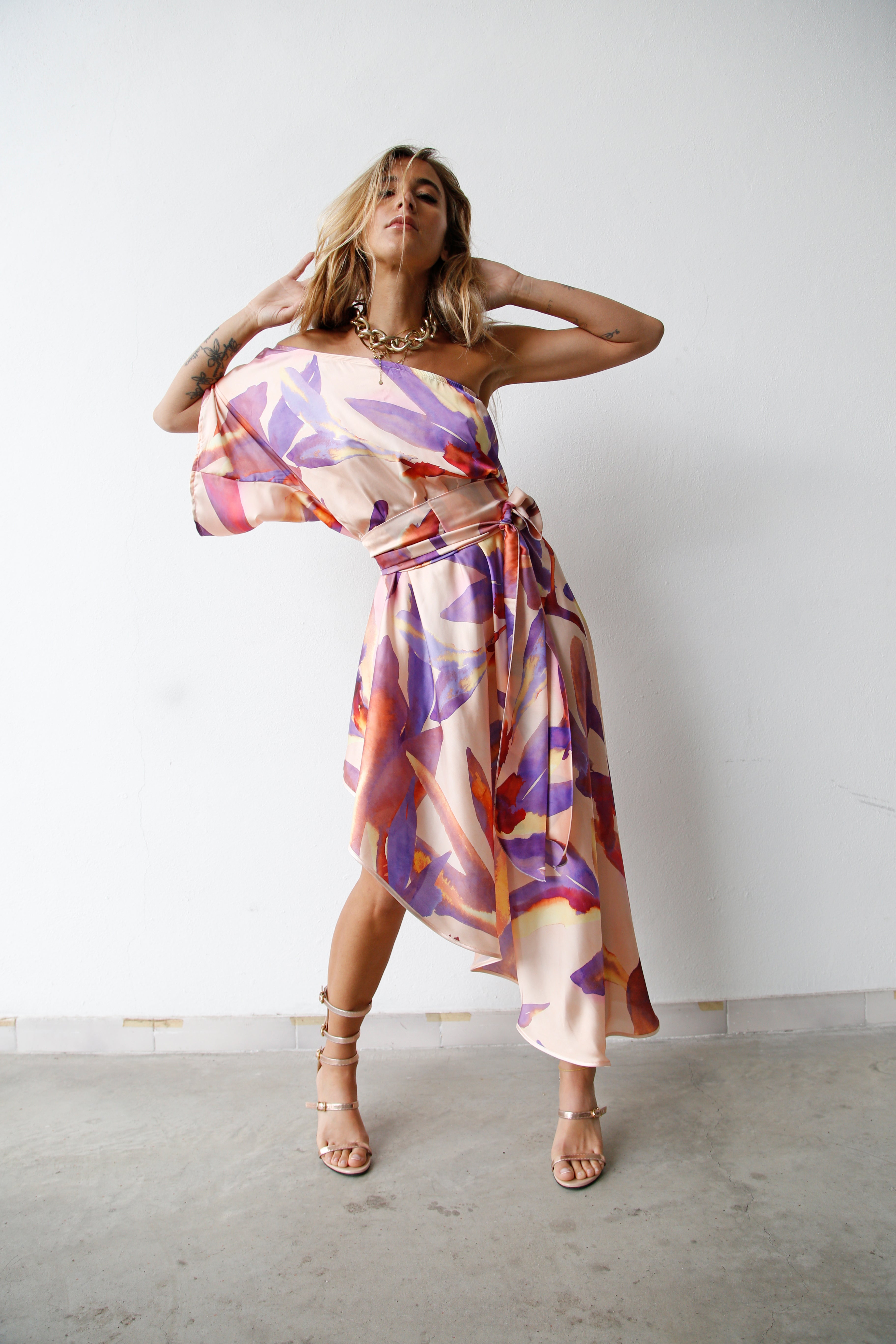 ABITO MONOSPALLA ASIMMETRICO FOGLIE VIOLA