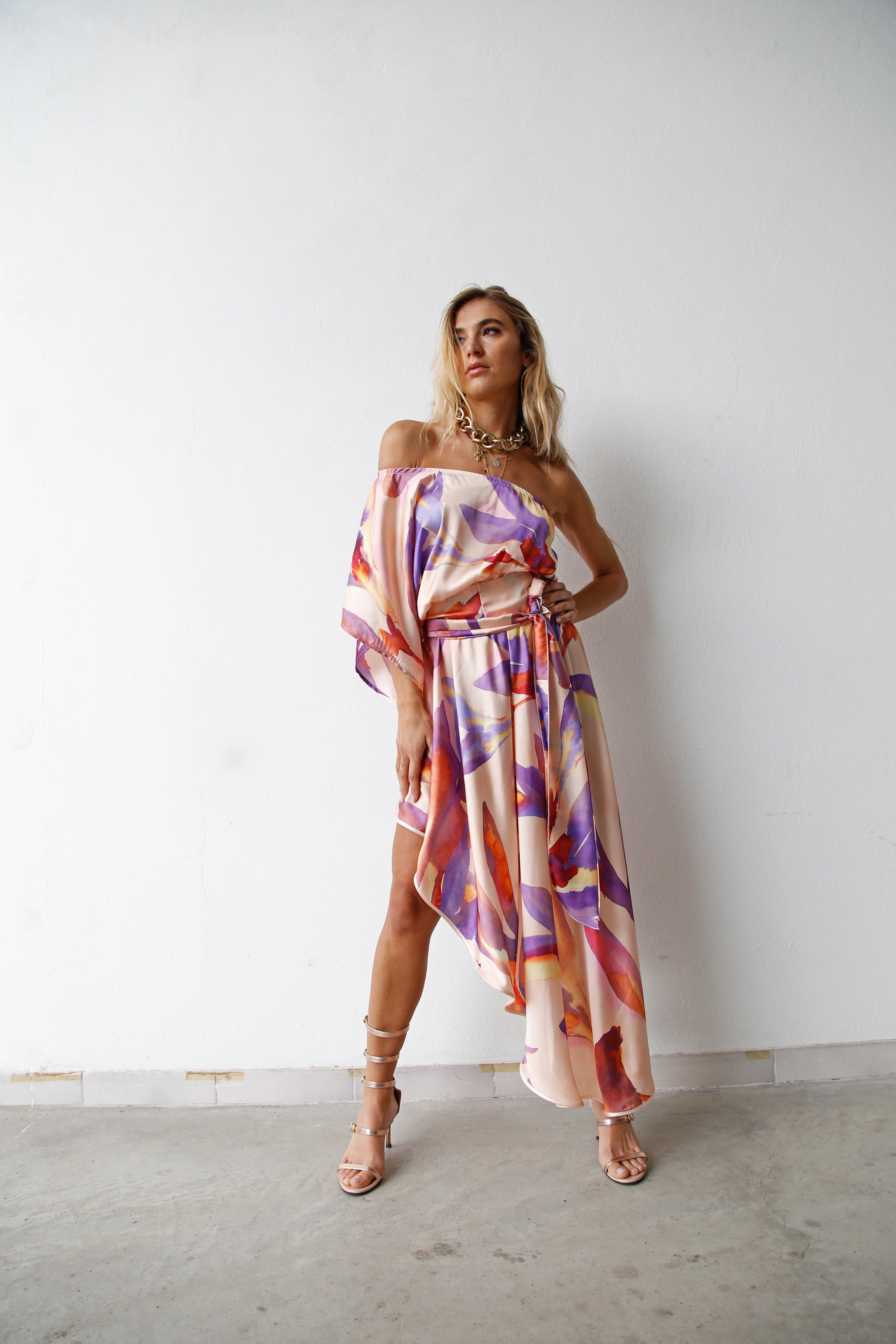 ABITO MONOSPALLA ASIMMETRICO FOGLIE VIOLA