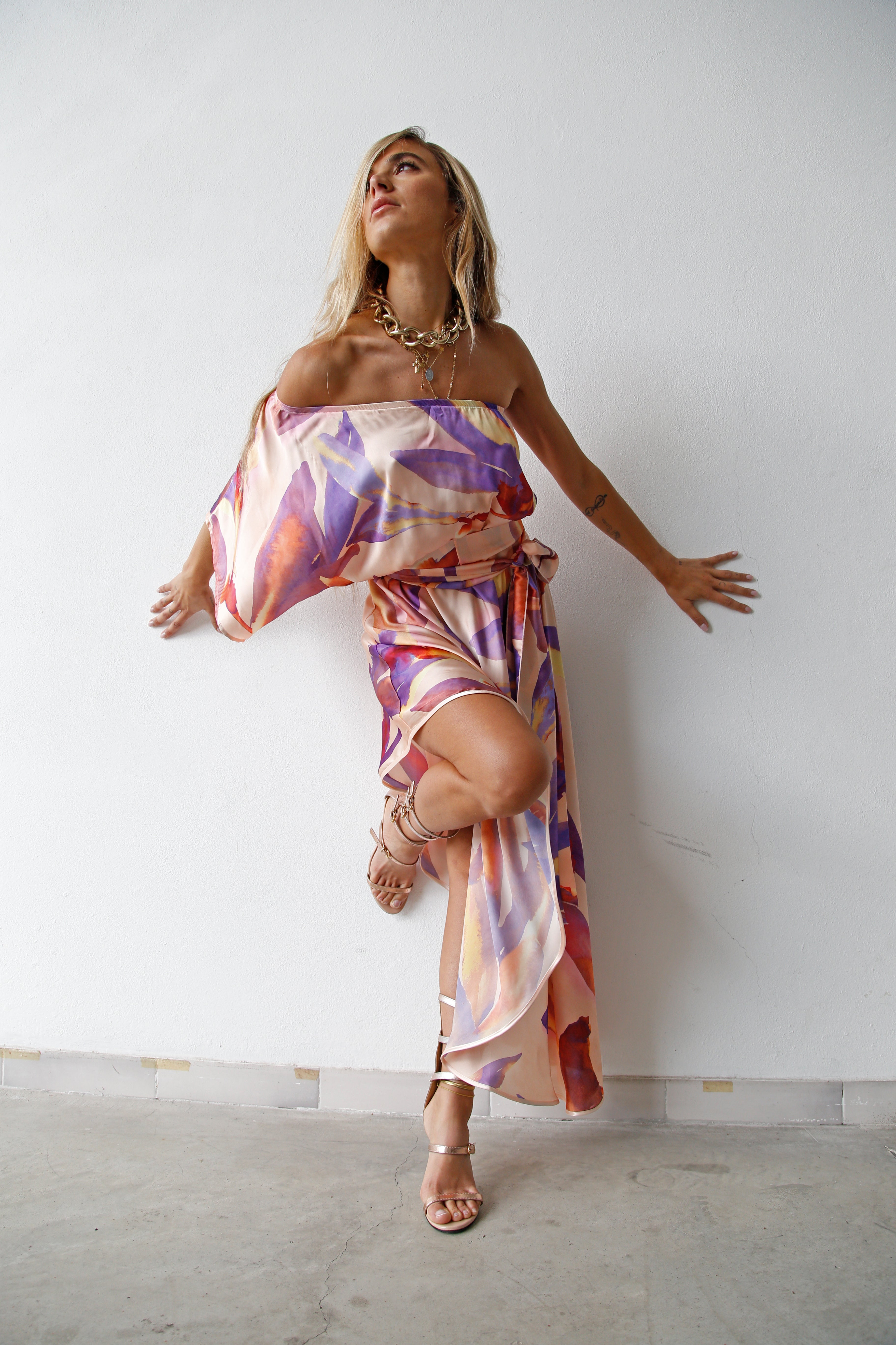 ABITO MONOSPALLA ASIMMETRICO FOGLIE VIOLA