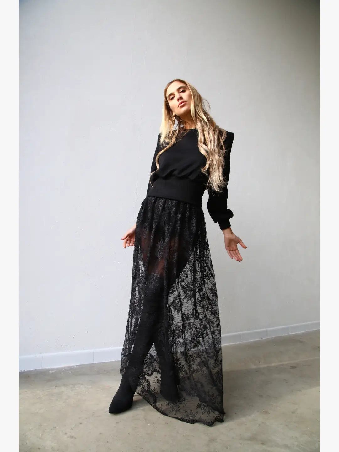 A4028 MAGLIONE CON SPALLINE LANA NERO