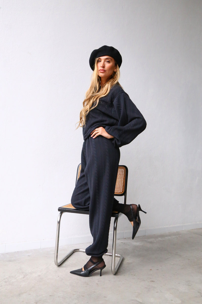 A4059 TROUSERS WITH ELASTICATED WAIST AND CUFFS