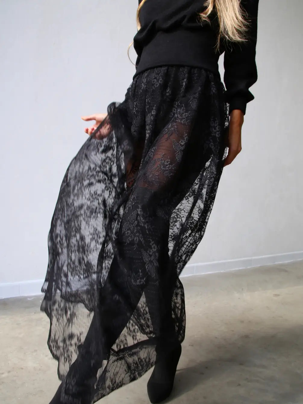 W5065 GONNA LUNGA AMPIA PIZZO NERO