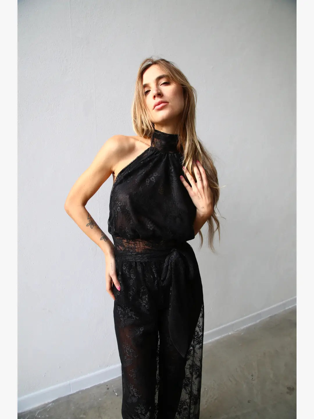 W5002 TOP AMERICANA CON COLLETTO E FUSCIACCA PIZZO NERO