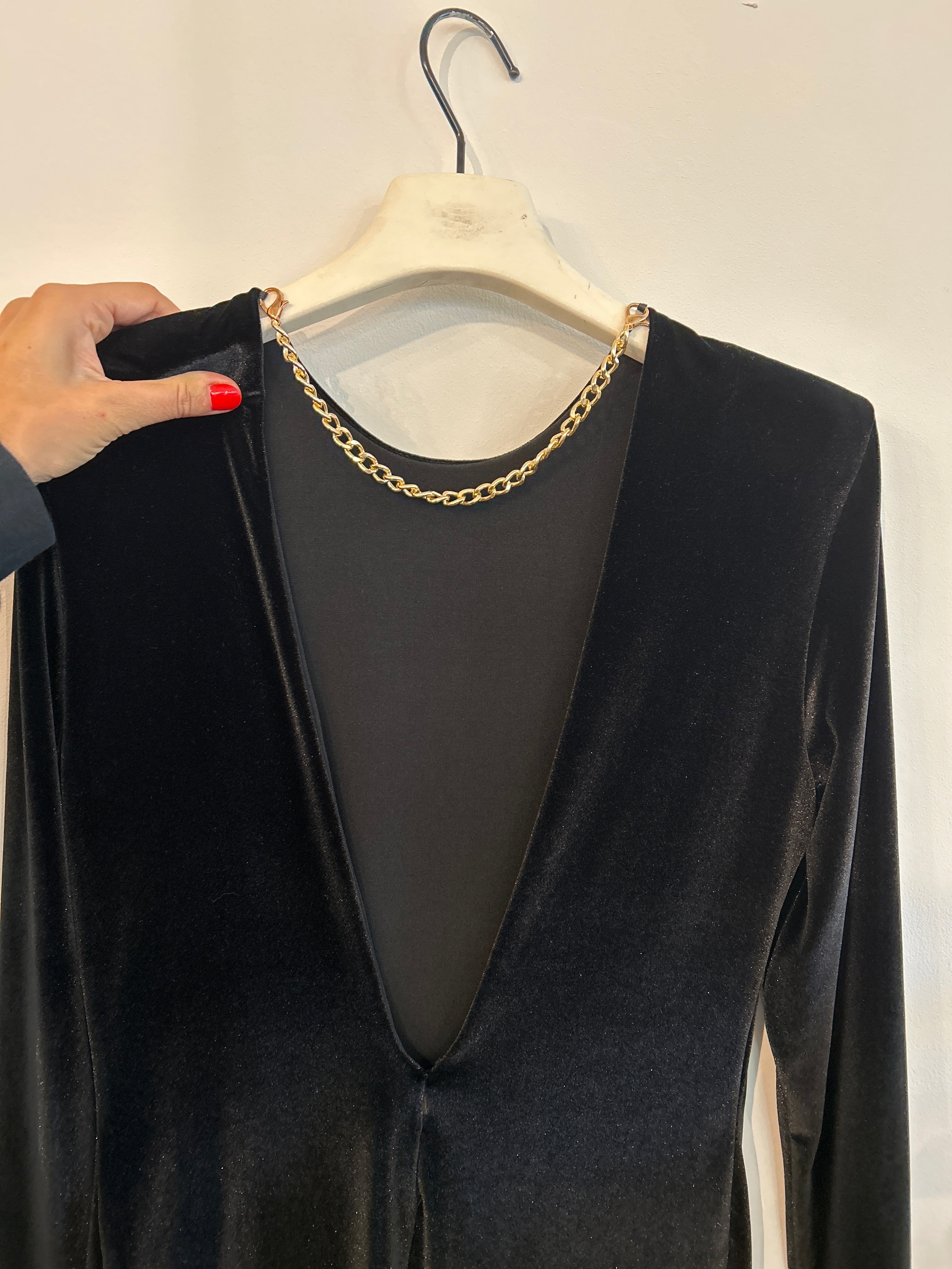 A6072 ABITO CORTO CINIGLIA NERO CON SPALLINE