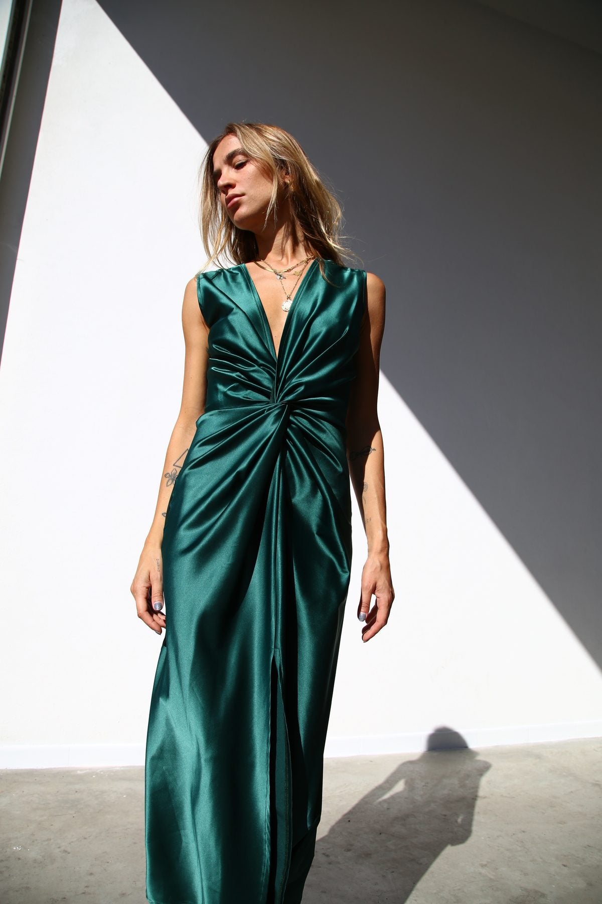 Abito lungo con nodo smanicato verde bottiglia